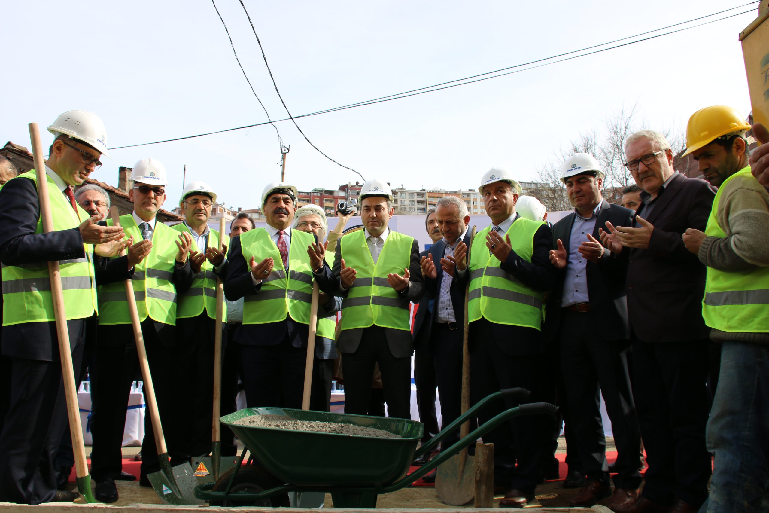 Üsküdar-Burhaniye'de Eğitim Tesisi ve Misafirhanesi Temel Atma Töreni ve Sendikamızın Yeni yapılan salonlarının açılışı