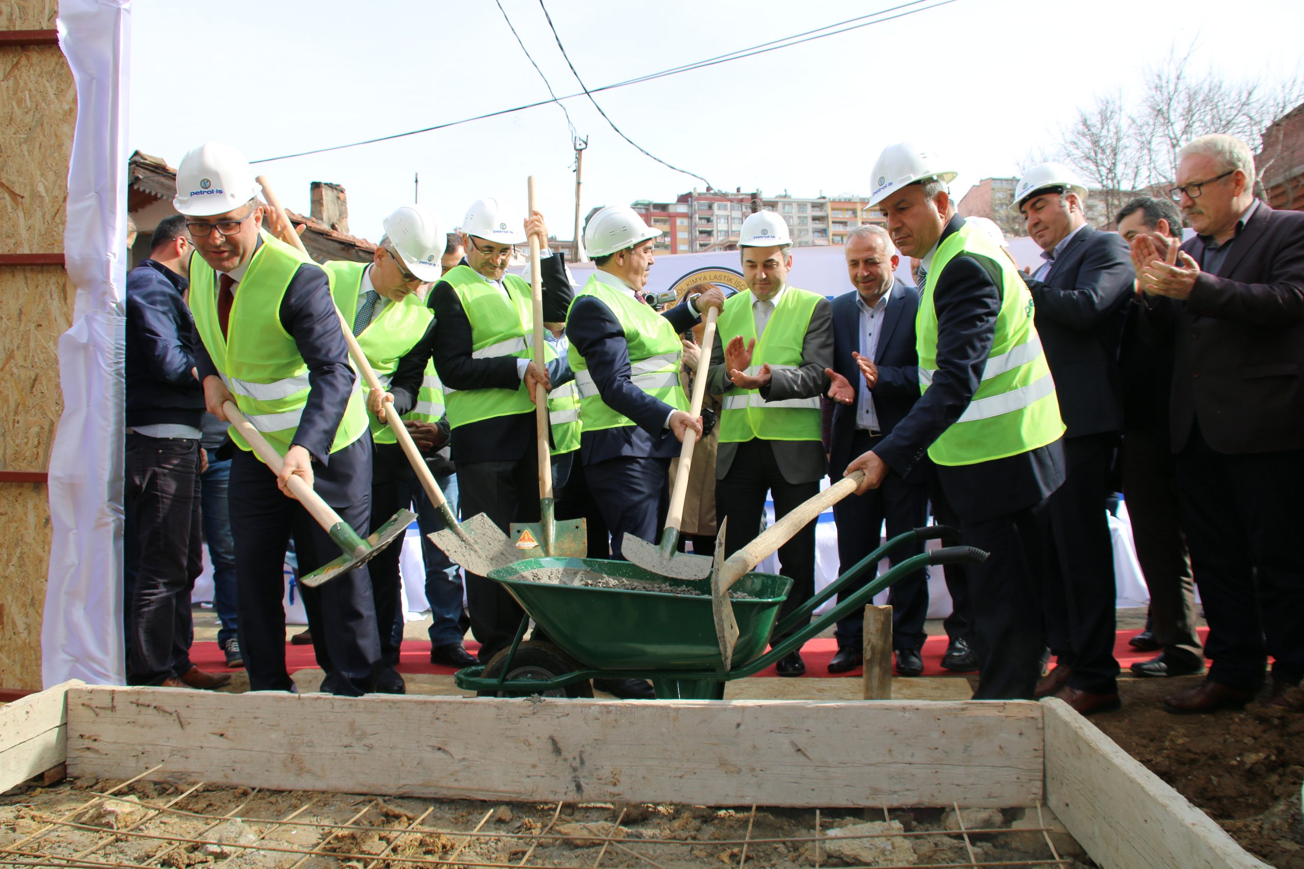 Üsküdar-Burhaniye'de Eğitim Tesisi ve Misafirhanesi Temel Atma Töreni ve Sendikamızın Yeni yapılan salonlarının açılışı