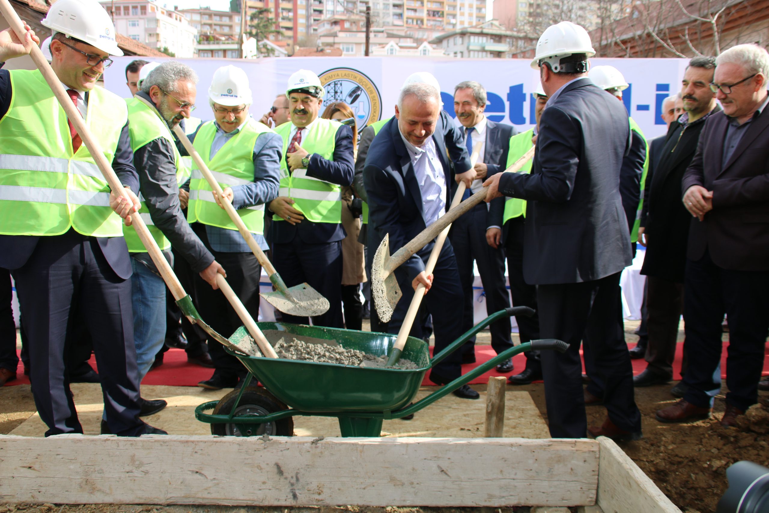 Üsküdar-Burhaniye'de Eğitim Tesisi ve Misafirhanesi Temel Atma Töreni ve Sendikamızın Yeni yapılan salonlarının açılışı