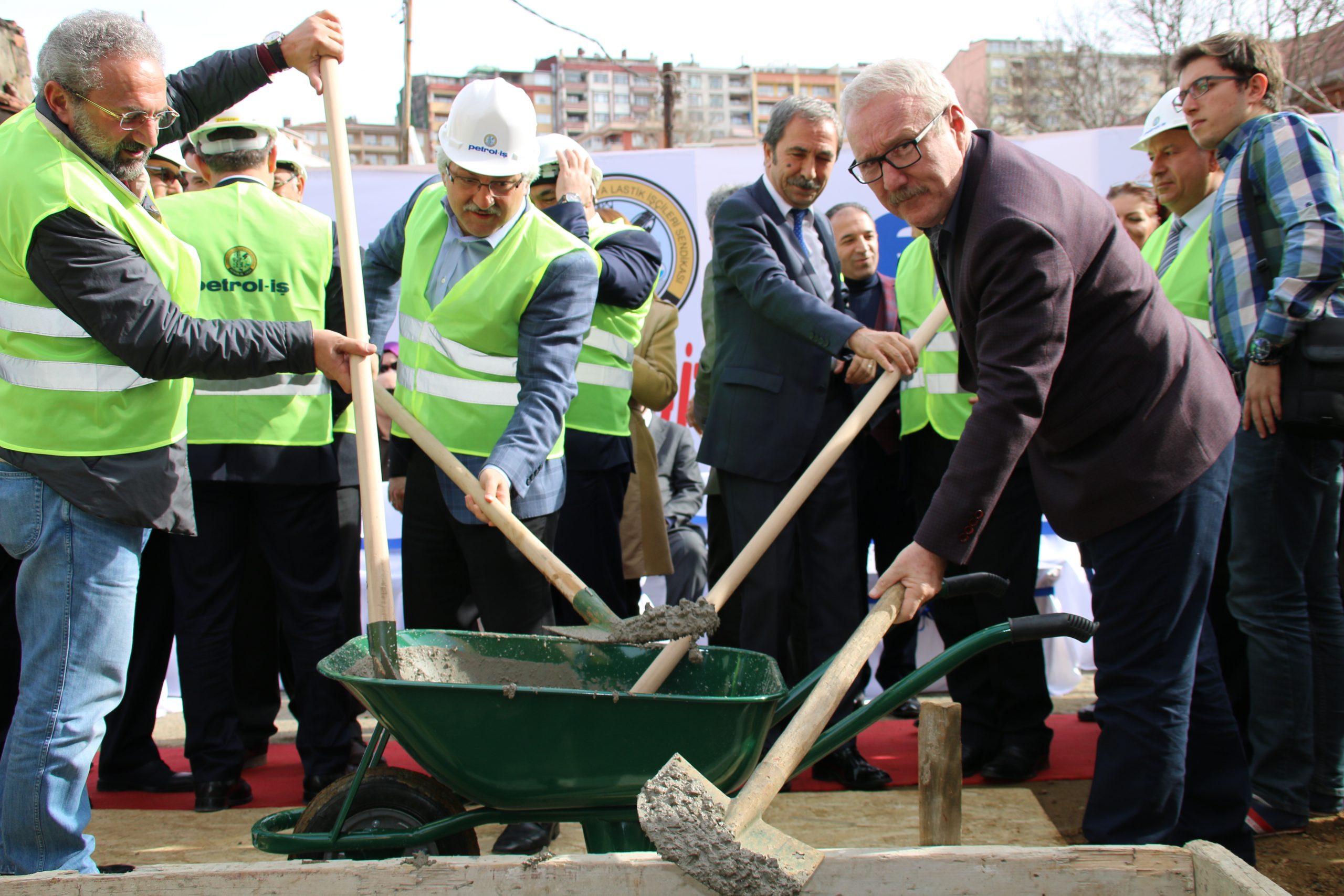 Üsküdar-Burhaniye'de Eğitim Tesisi ve Misafirhanesi Temel Atma Töreni ve Sendikamızın Yeni yapılan salonlarının açılışı