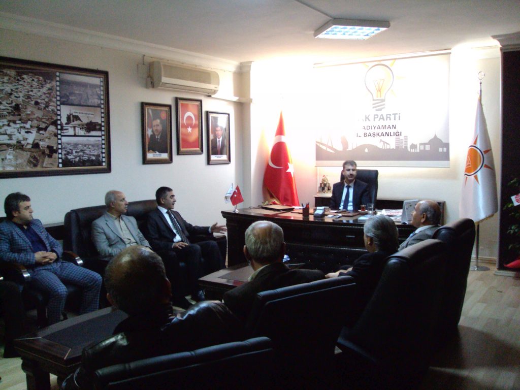 Adıyaman'da Toplanan İmzalar Ak Parti İl Başkanlığına Teslim Edildi