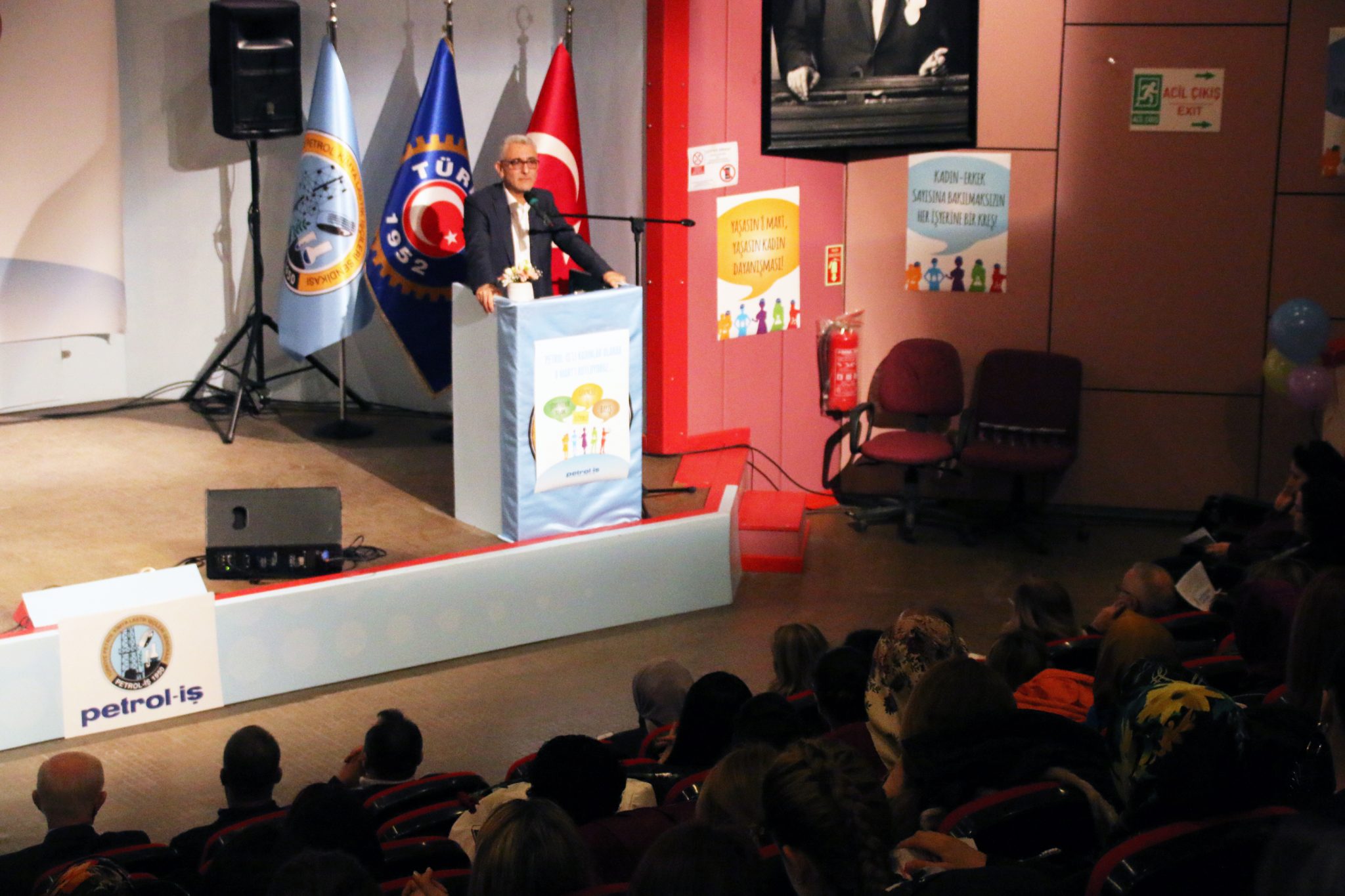 KADINLAR, DAHA SIK BİR ARAYA GELME DİLEKLERİYLE AYRILDILAR...