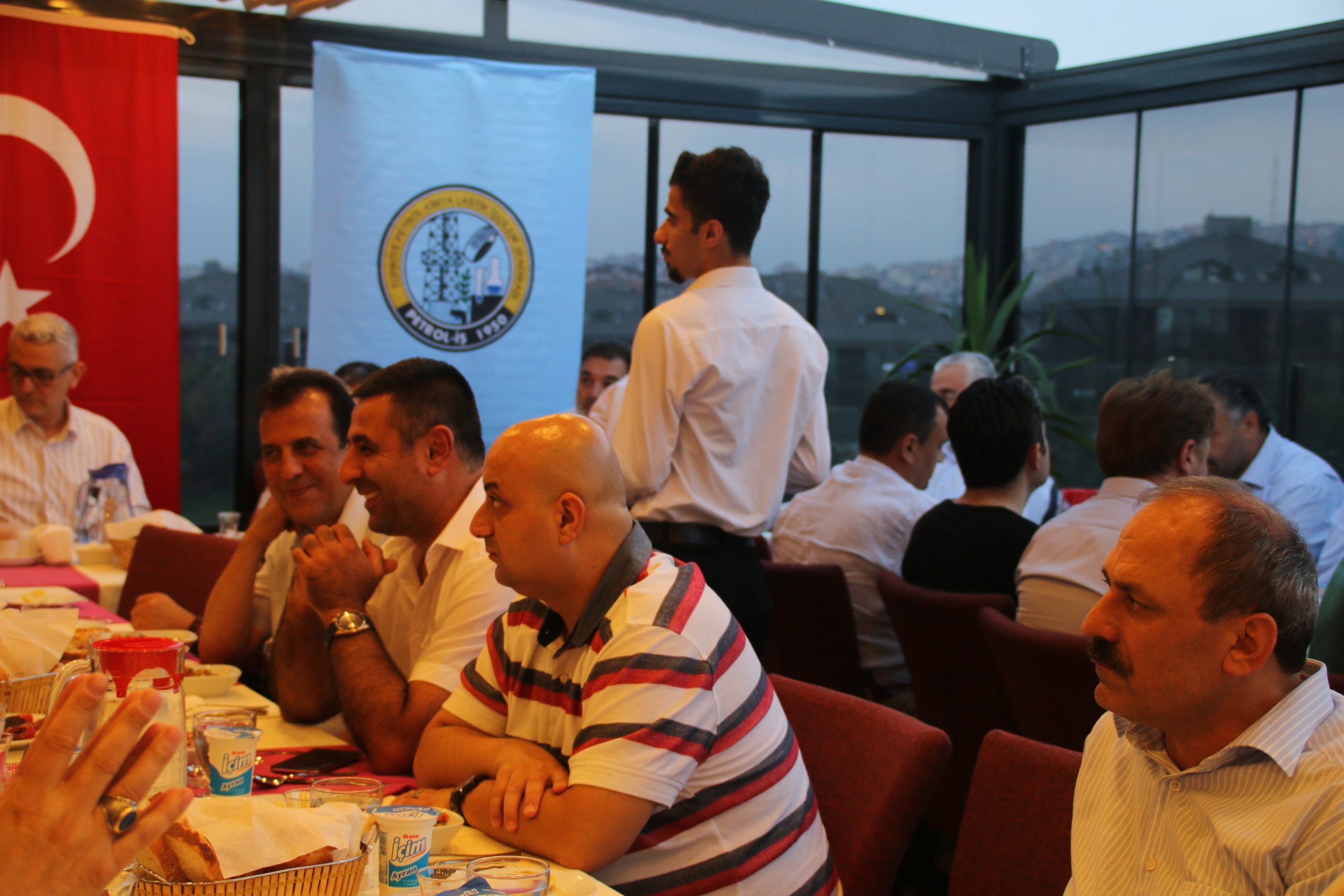 Petrol-İş Genel Merkezi'nde İftar Yemeği