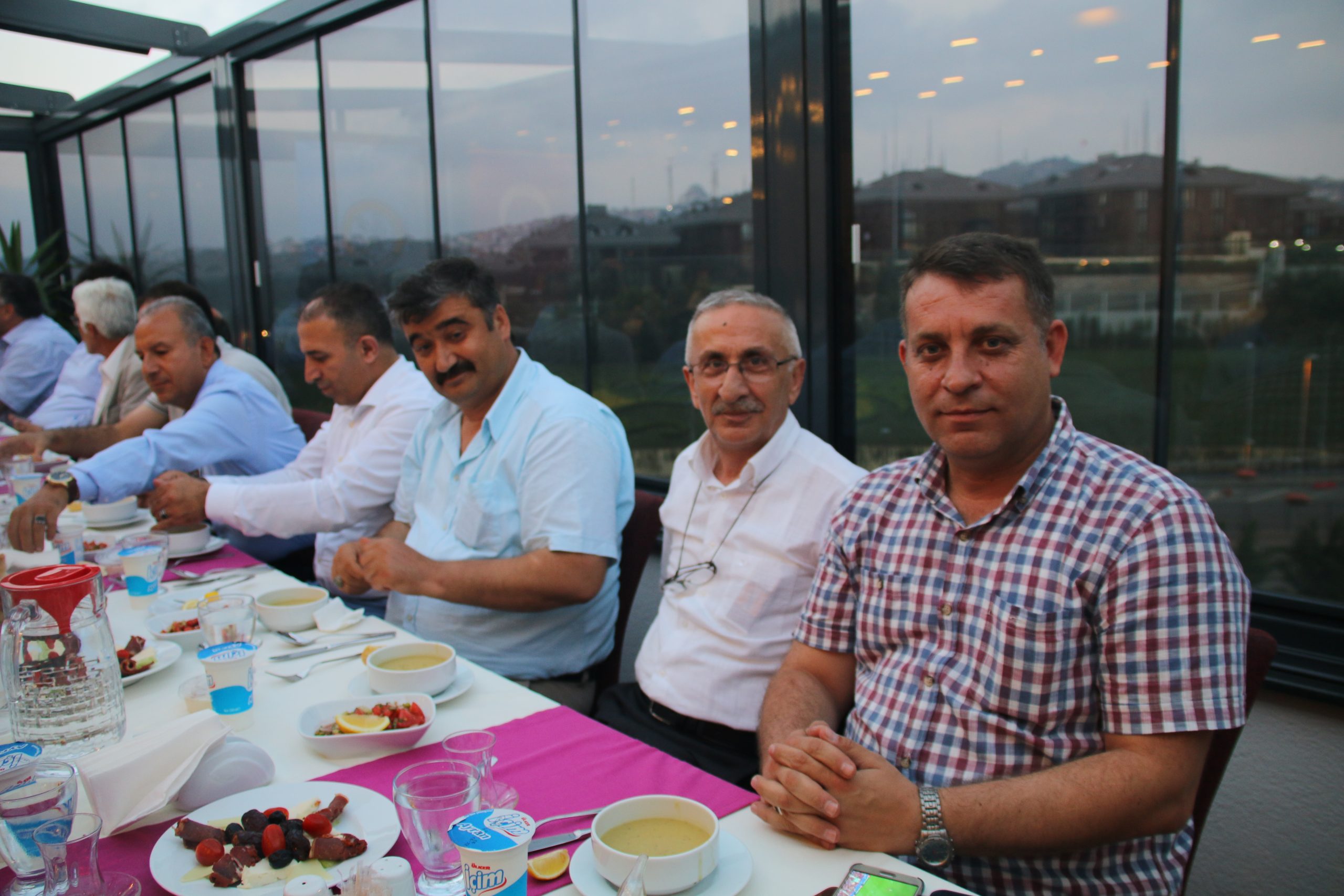 Petrol-İş Genel Merkezi'nde İftar Yemeği