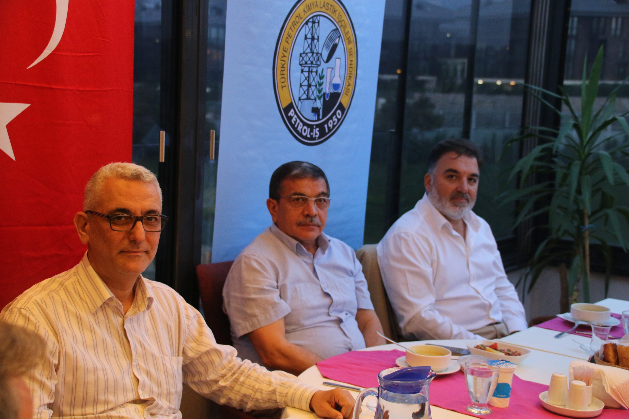 Petrol-İş Genel Merkezi'nde İftar Yemeği