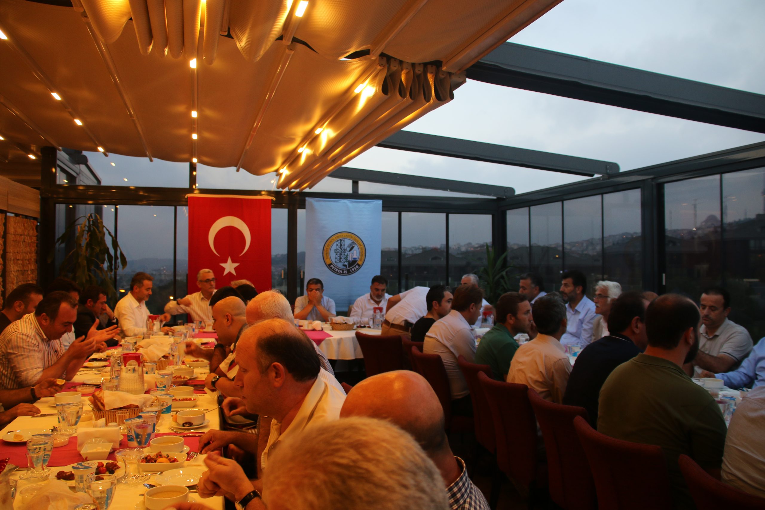 Petrol-İş Genel Merkezi'nde İftar Yemeği