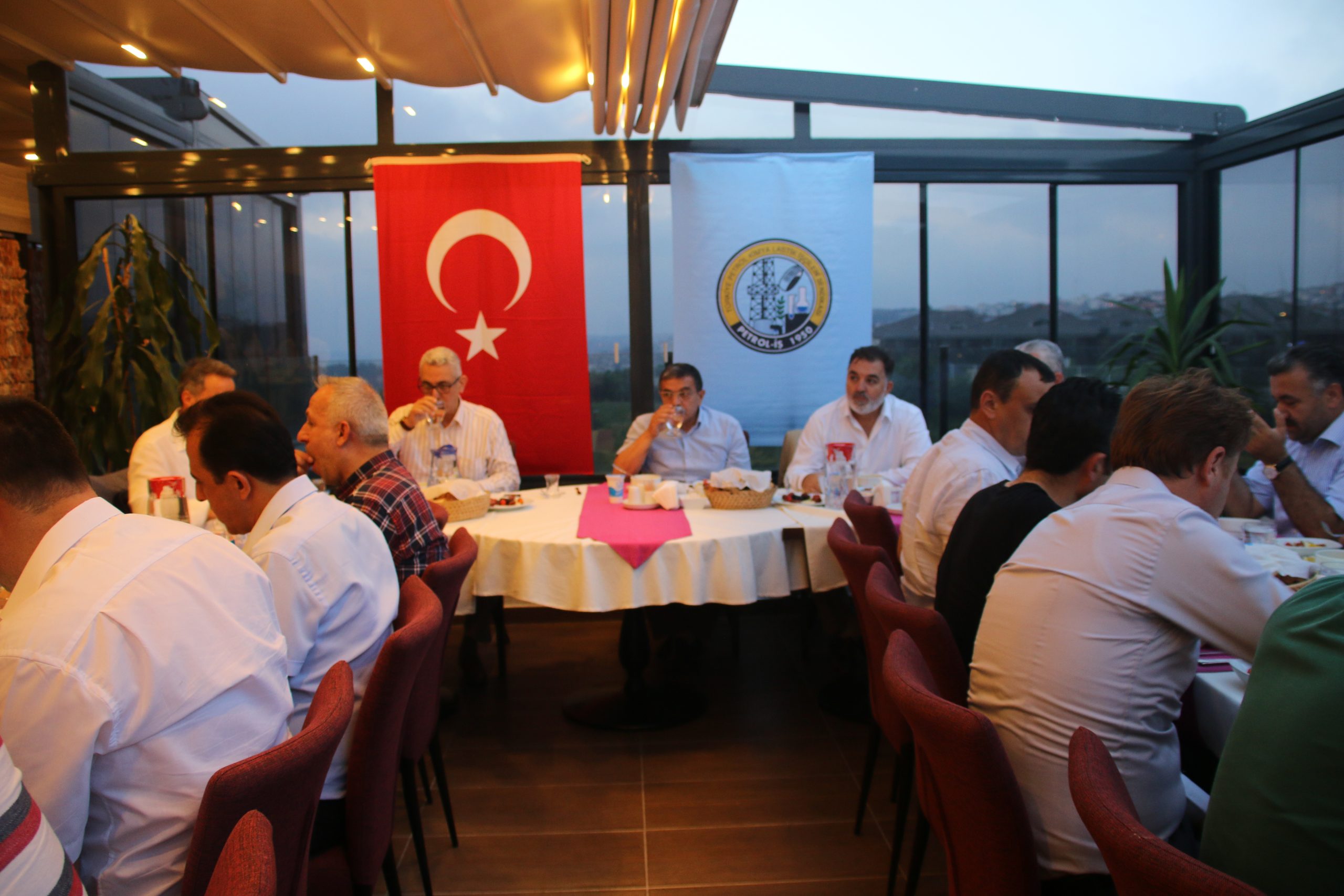 Petrol-İş Genel Merkezi'nde İftar Yemeği