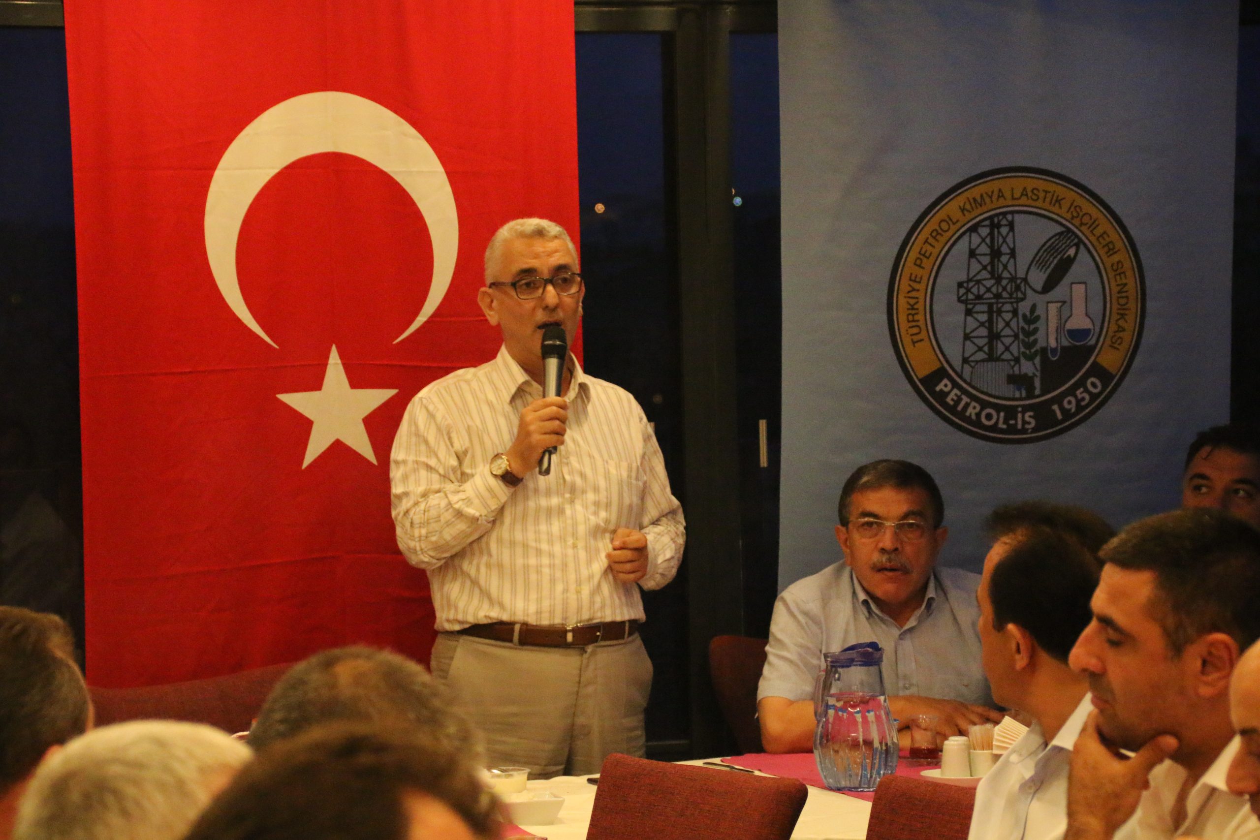 Petrol-İş Genel Merkezi'nde İftar Yemeği