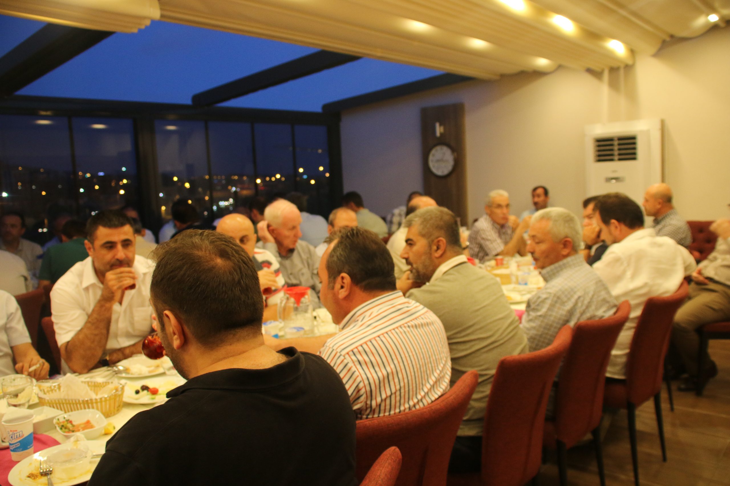 Petrol-İş Genel Merkezi'nde İftar Yemeği