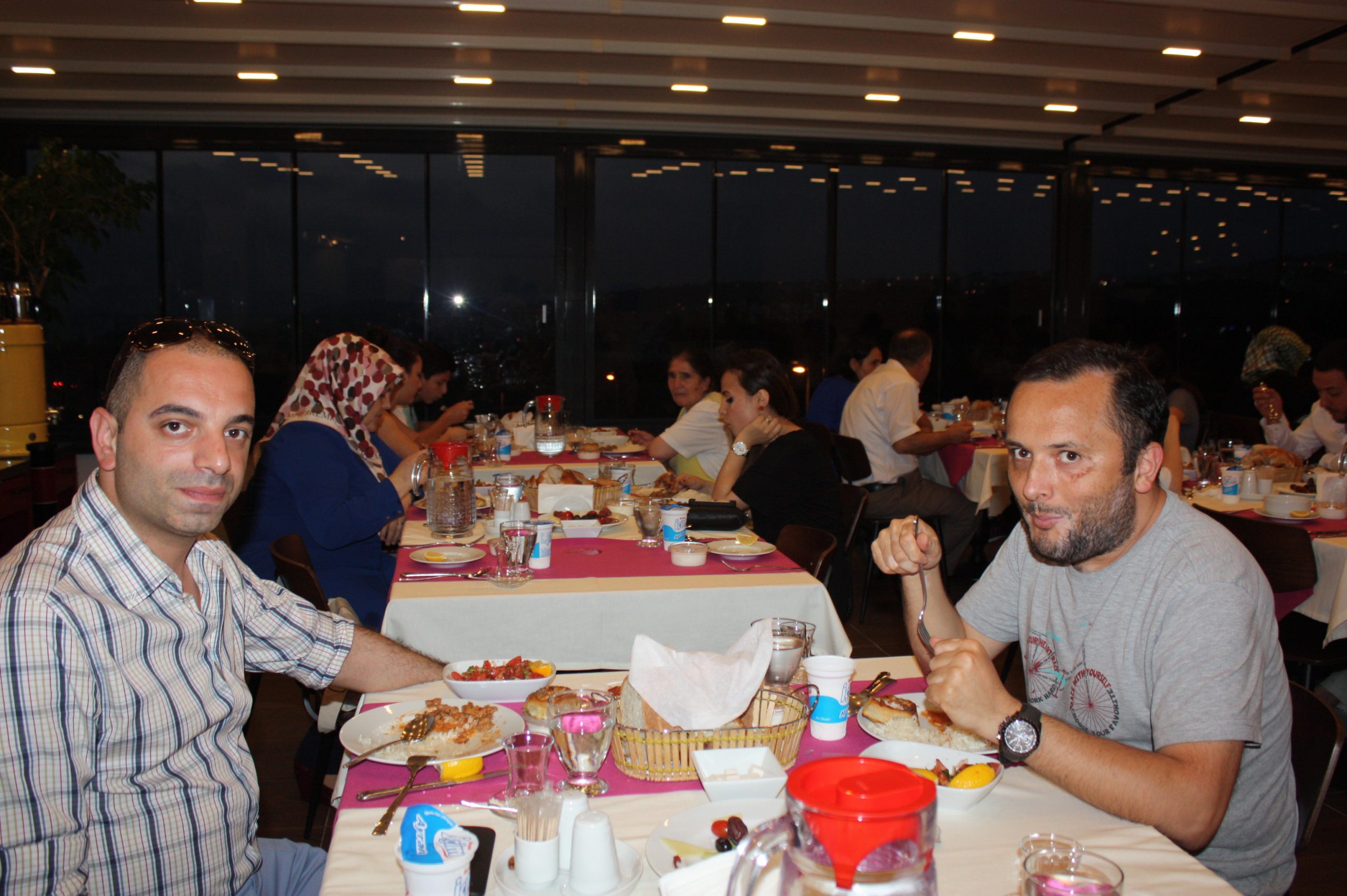 Petrol-İş Genel Merkezi'nde İftar Yemeği