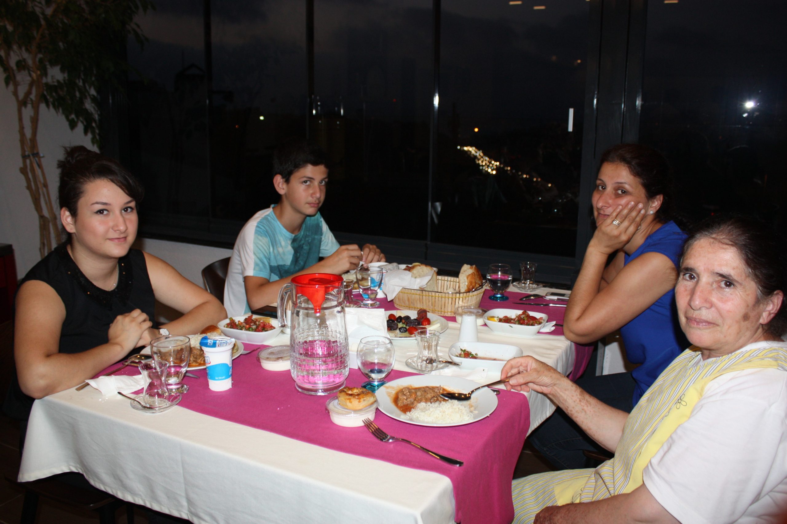 Petrol-İş Genel Merkezi'nde İftar Yemeği