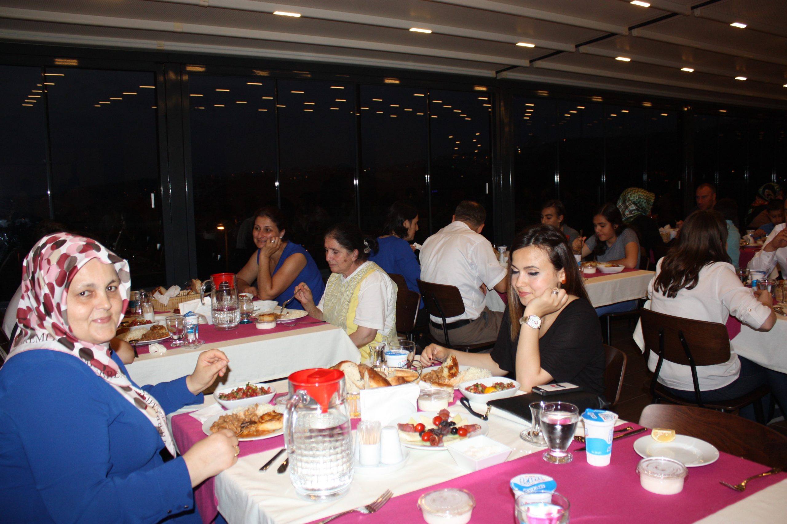 Petrol-İş Genel Merkezi'nde İftar Yemeği