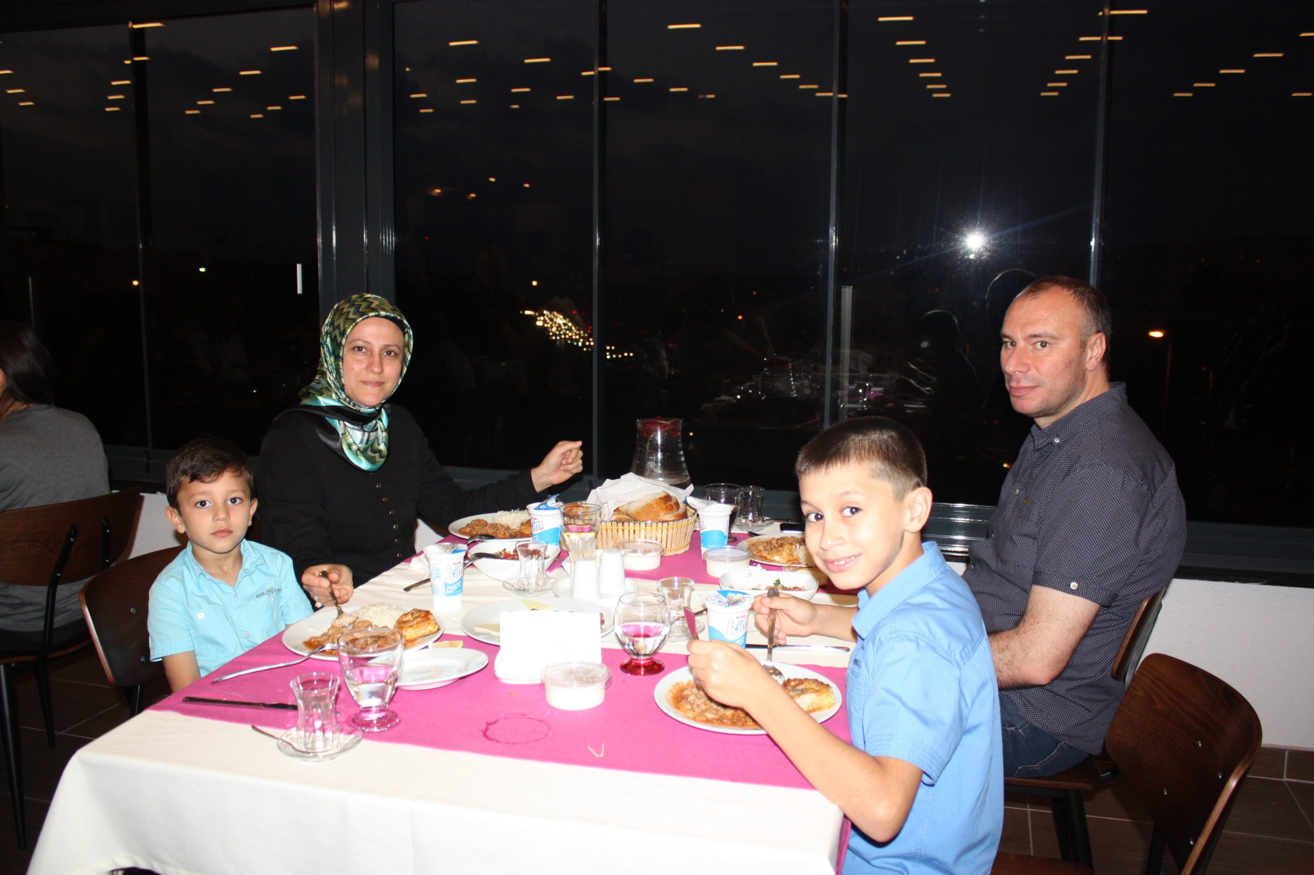 Petrol-İş Genel Merkezi'nde İftar Yemeği