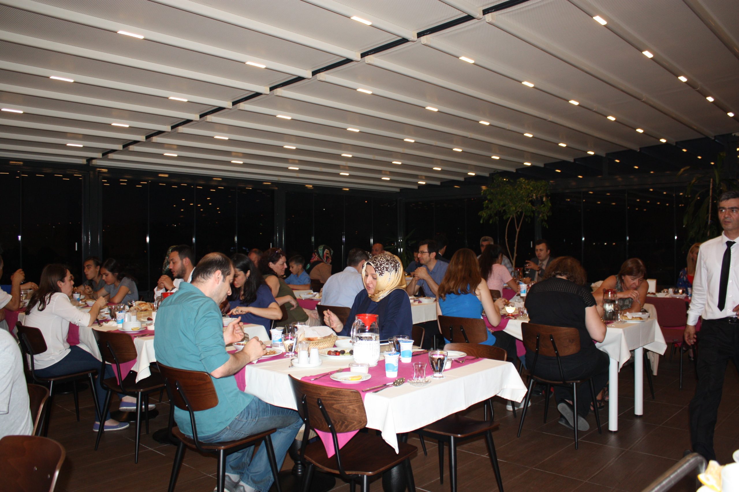 Petrol-İş Genel Merkezi'nde İftar Yemeği