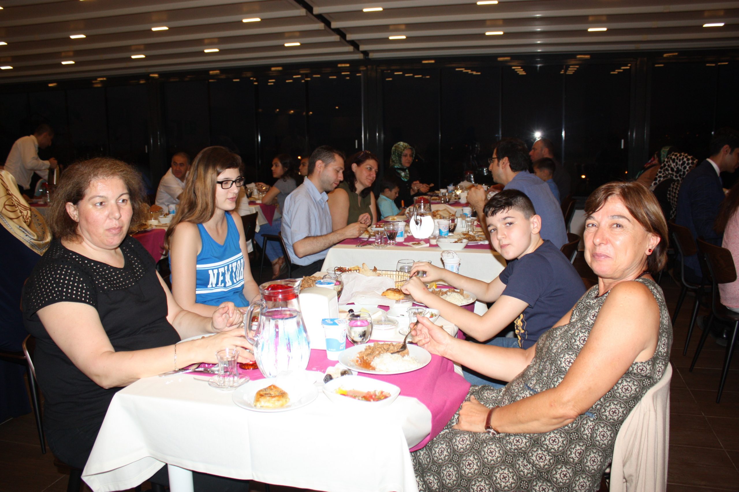 Petrol-İş Genel Merkezi'nde İftar Yemeği