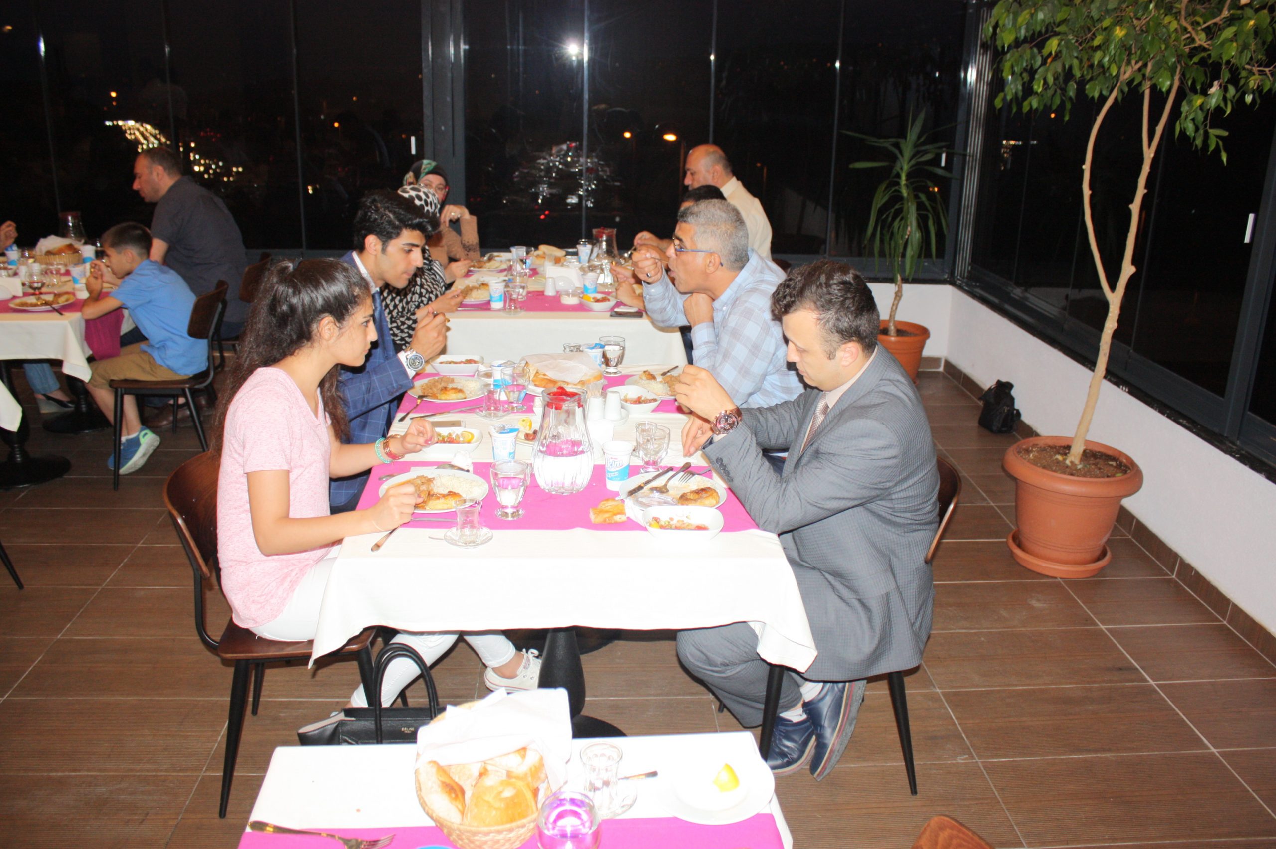 Petrol-İş Genel Merkezi'nde İftar Yemeği