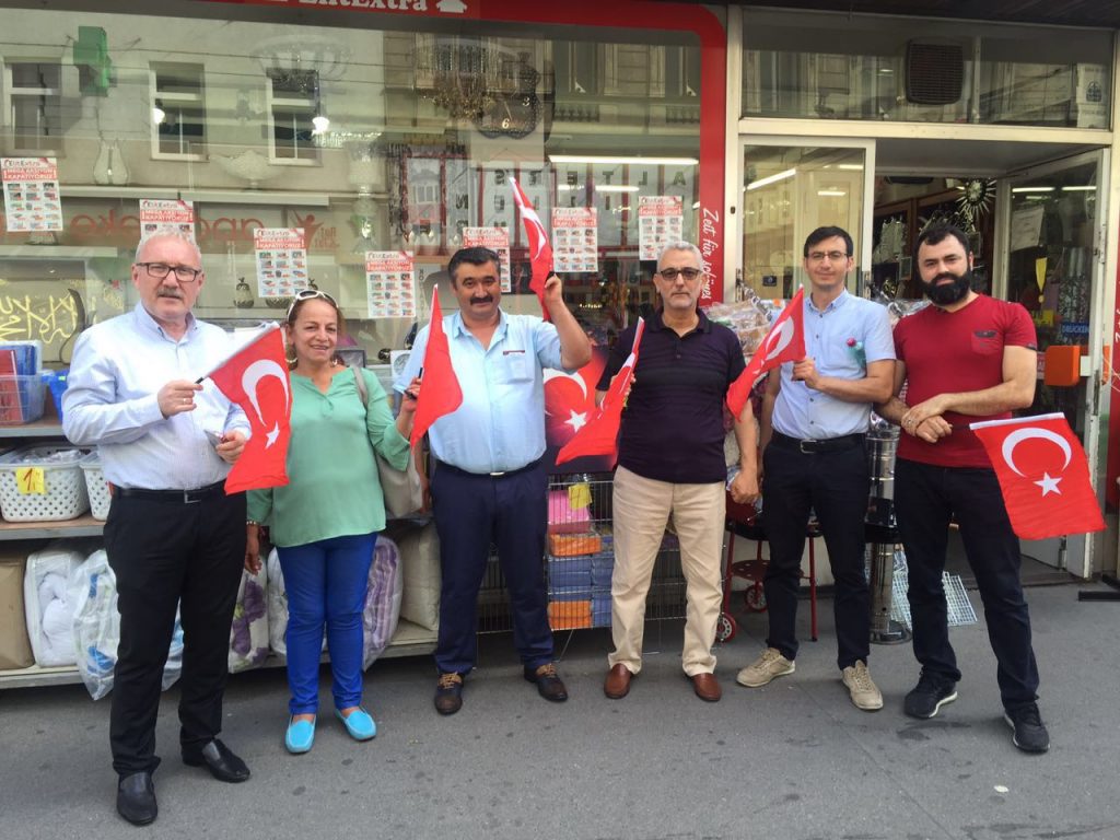 Petrol-İş Heyeti Darbe Girişimini Viyana'da Kınadı