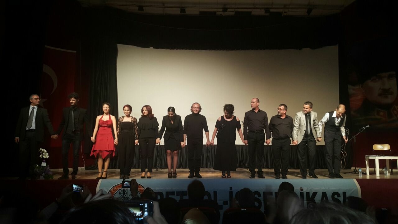 Yersiz Yurtsuzlar Tiyatro Grubundan Şiir Dinletisi