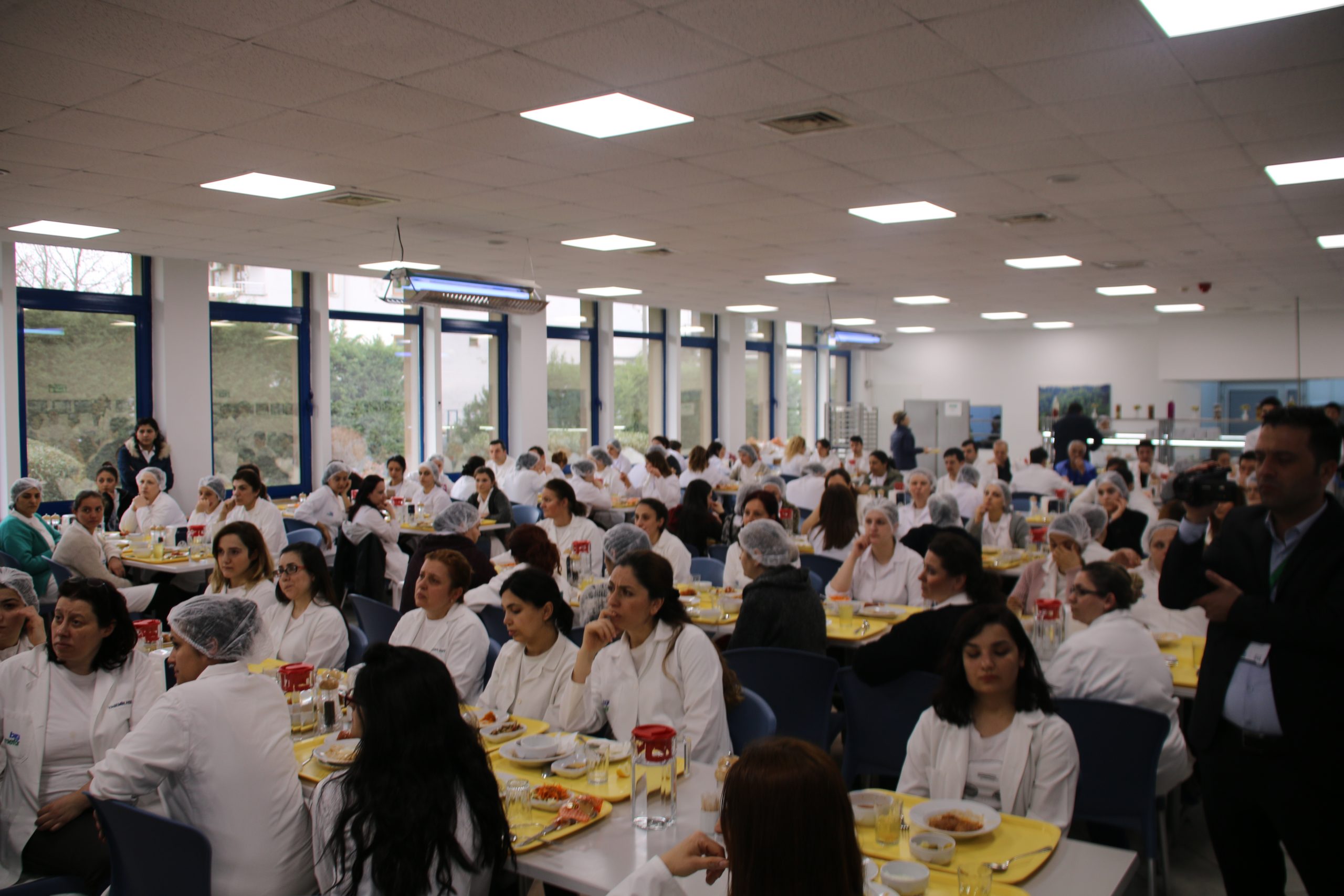 Merkez Yöneticilerimizden Mefar İlaç İşyeri’nde 8 Mart Kutlaması