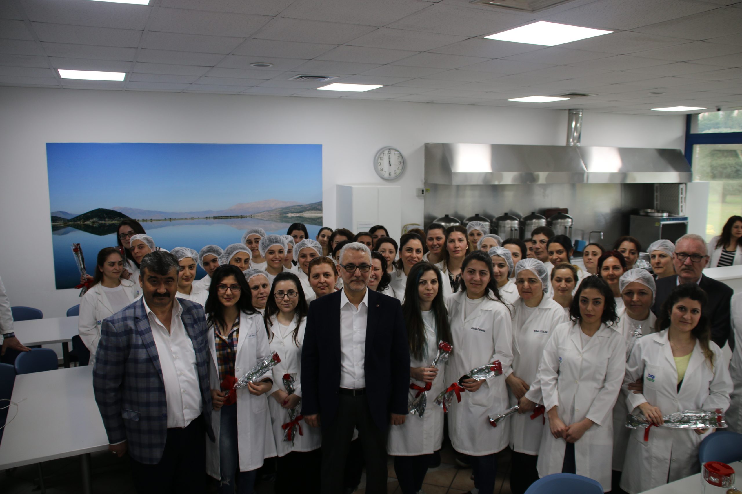 Merkez Yöneticilerimizden Mefar İlaç İşyeri’nde 8 Mart Kutlaması