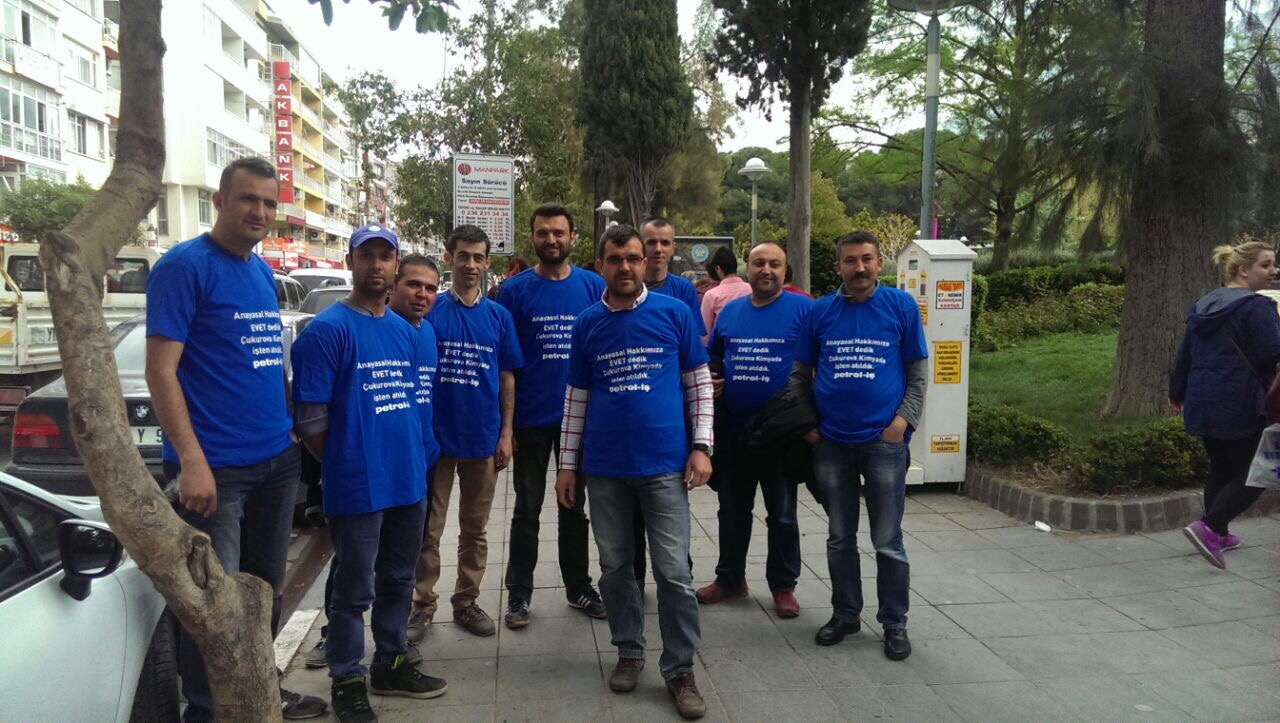 ÇUKUROVA KİMYADA İŞTEN ATILAN ÜYELERİMİZ MANİSA CADDELERİNDE