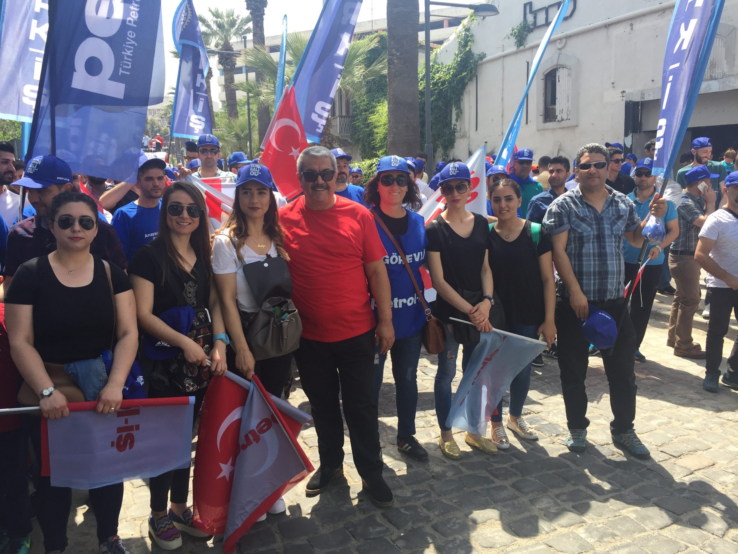 İzmir’de 1 Mayıs Gündoğdu’da Kutlandı