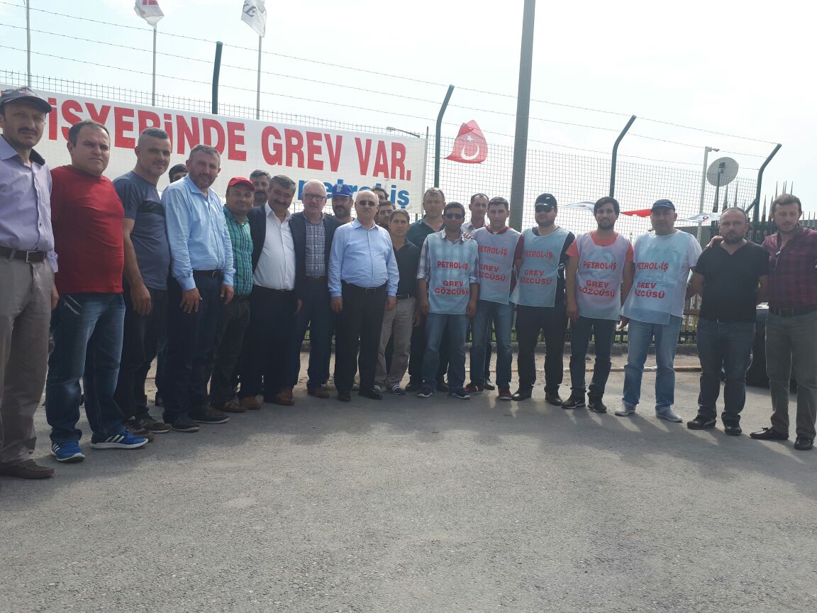 Akbulut ve Dönmez’den Mutlu Akü Grev Alanına Ziyaret
