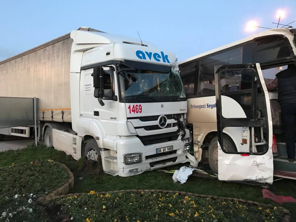 Faurecia İşçi Servisi Kaza Yaptı
