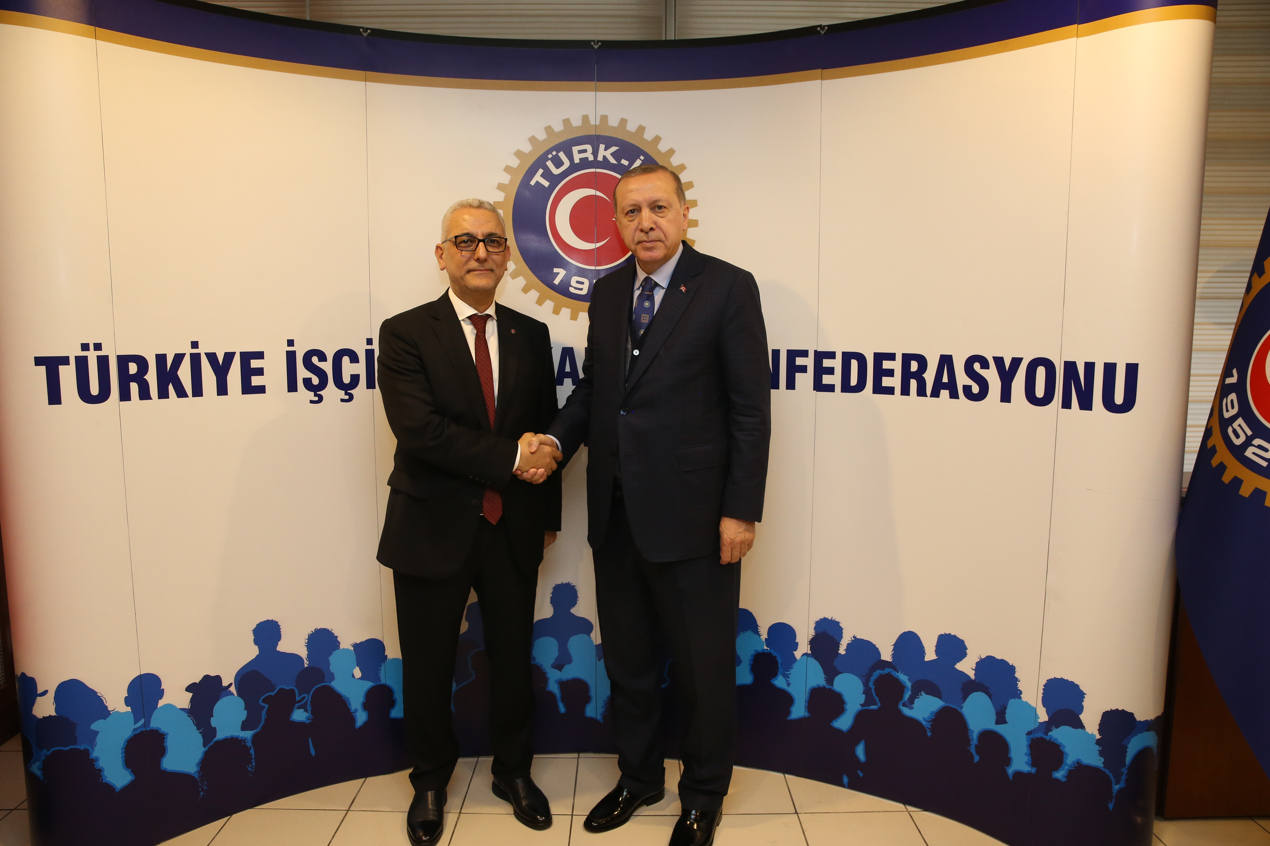 CUMHURBAŞKANI ERDOĞAN TÜRK-İŞ’İ ZİYARET ETTİ