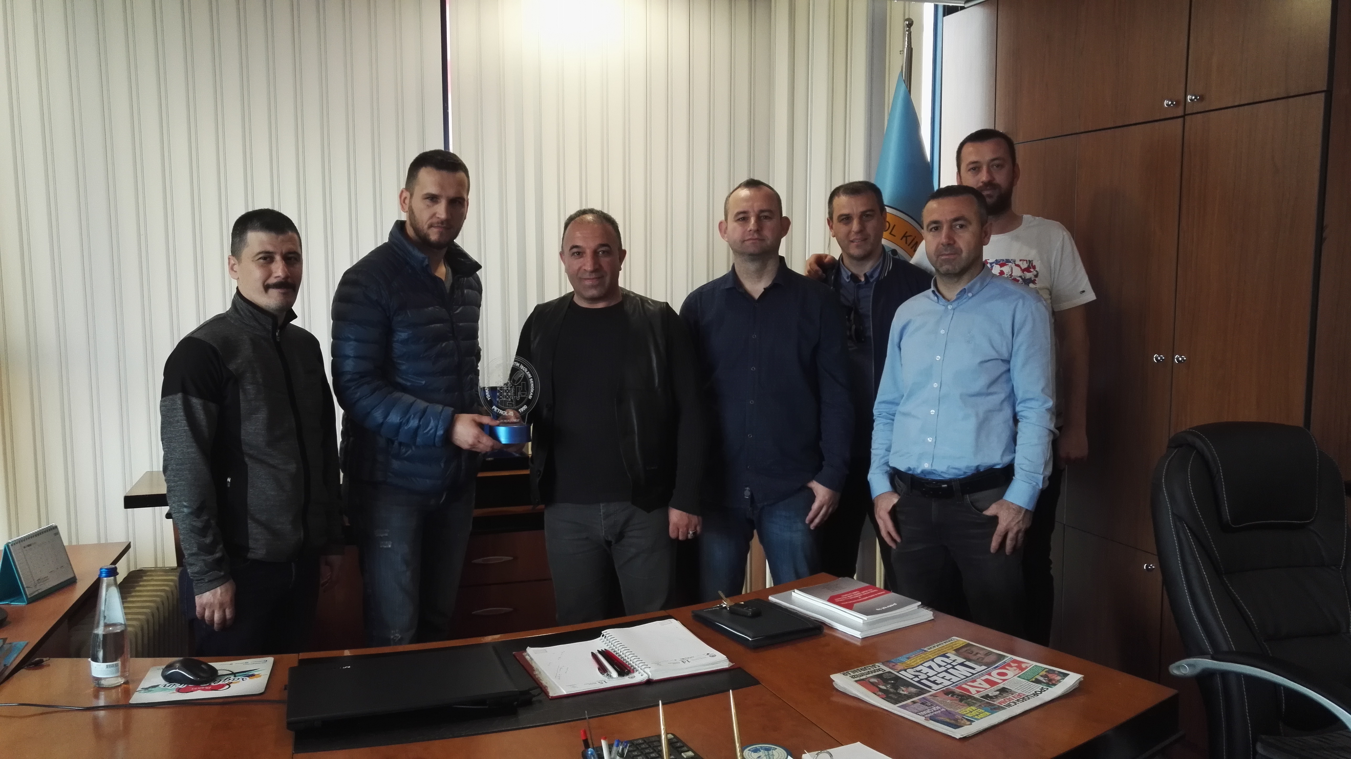 Faurecia İşyerindenBursa Şube Başkanımıza Plaket