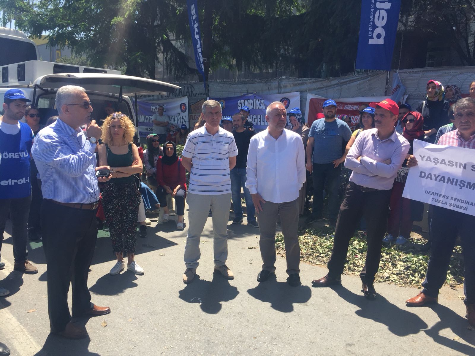 Konfederasyonumuz Türk-İş’in Erzak Yardımı Flormar İşçilerine Dağıtıldı