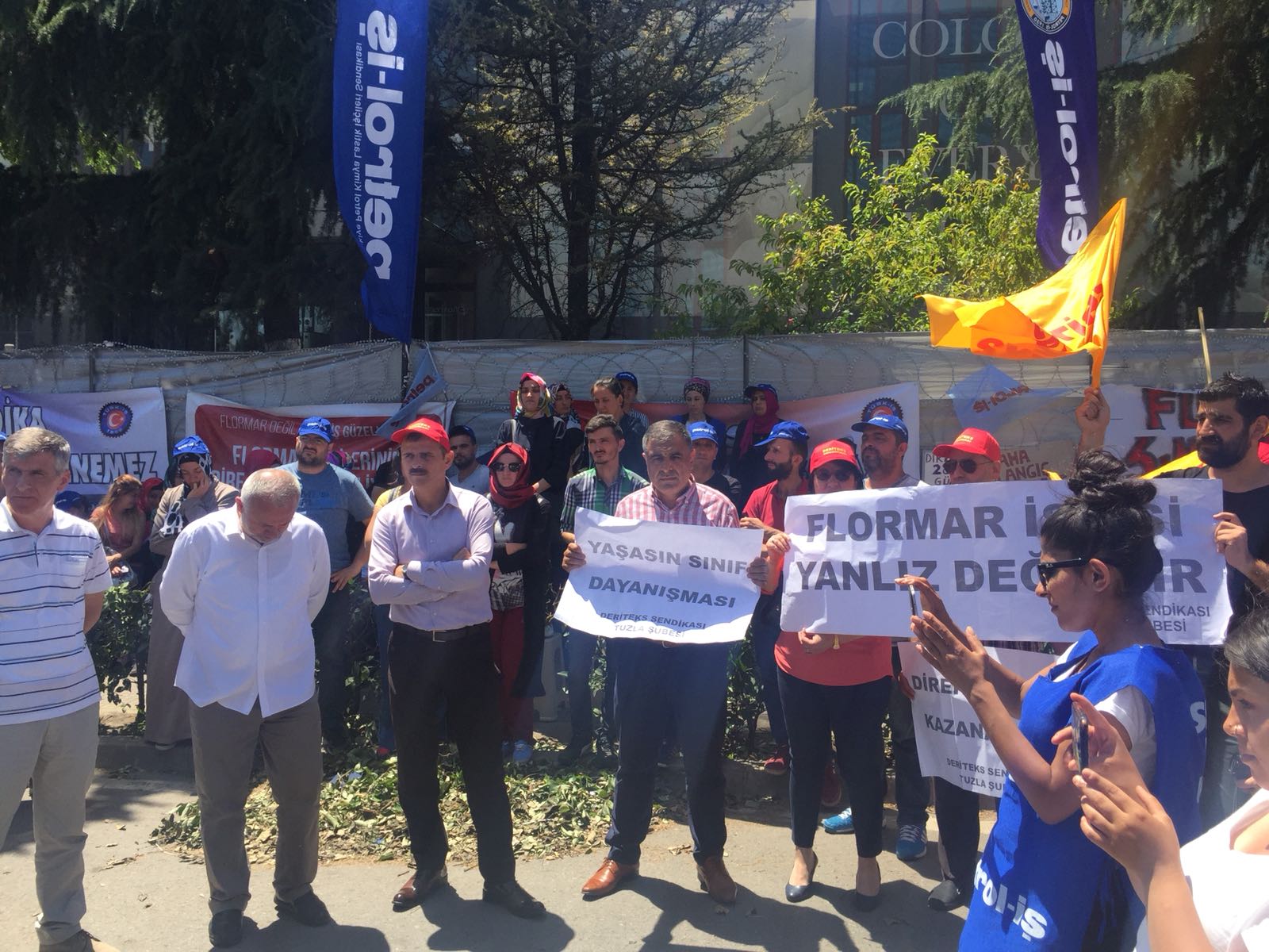 Konfederasyonumuz Türk-İş’in Erzak Yardımı Flormar İşçilerine Dağıtıldı