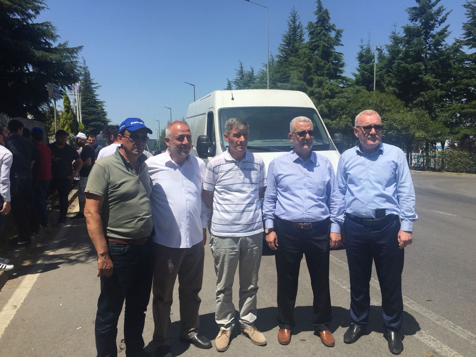 Konfederasyonumuz Türk-İş’in Erzak Yardımı Flormar İşçilerine Dağıtıldı