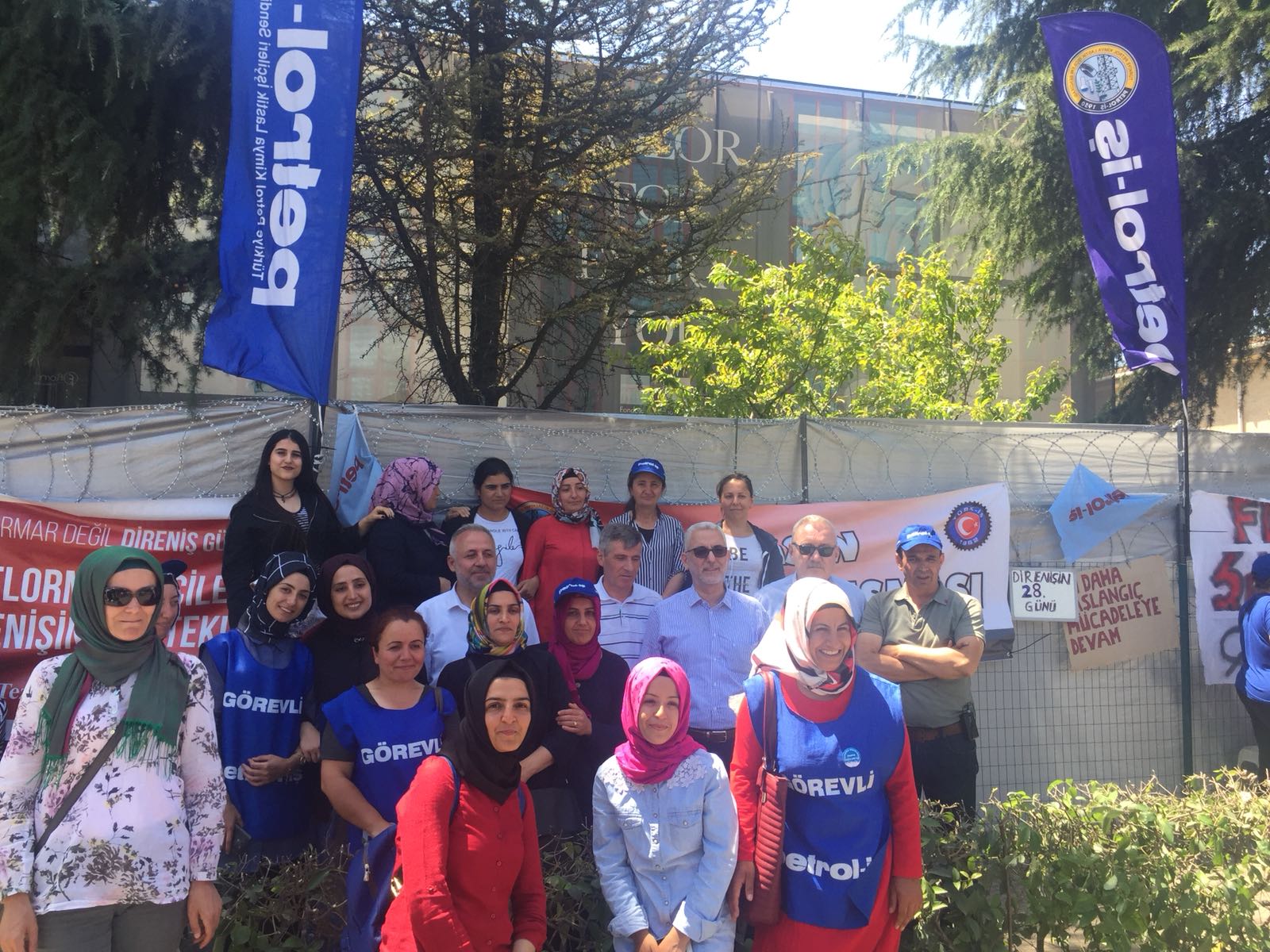 Konfederasyonumuz Türk-İş’in Erzak Yardımı Flormar İşçilerine Dağıtıldı