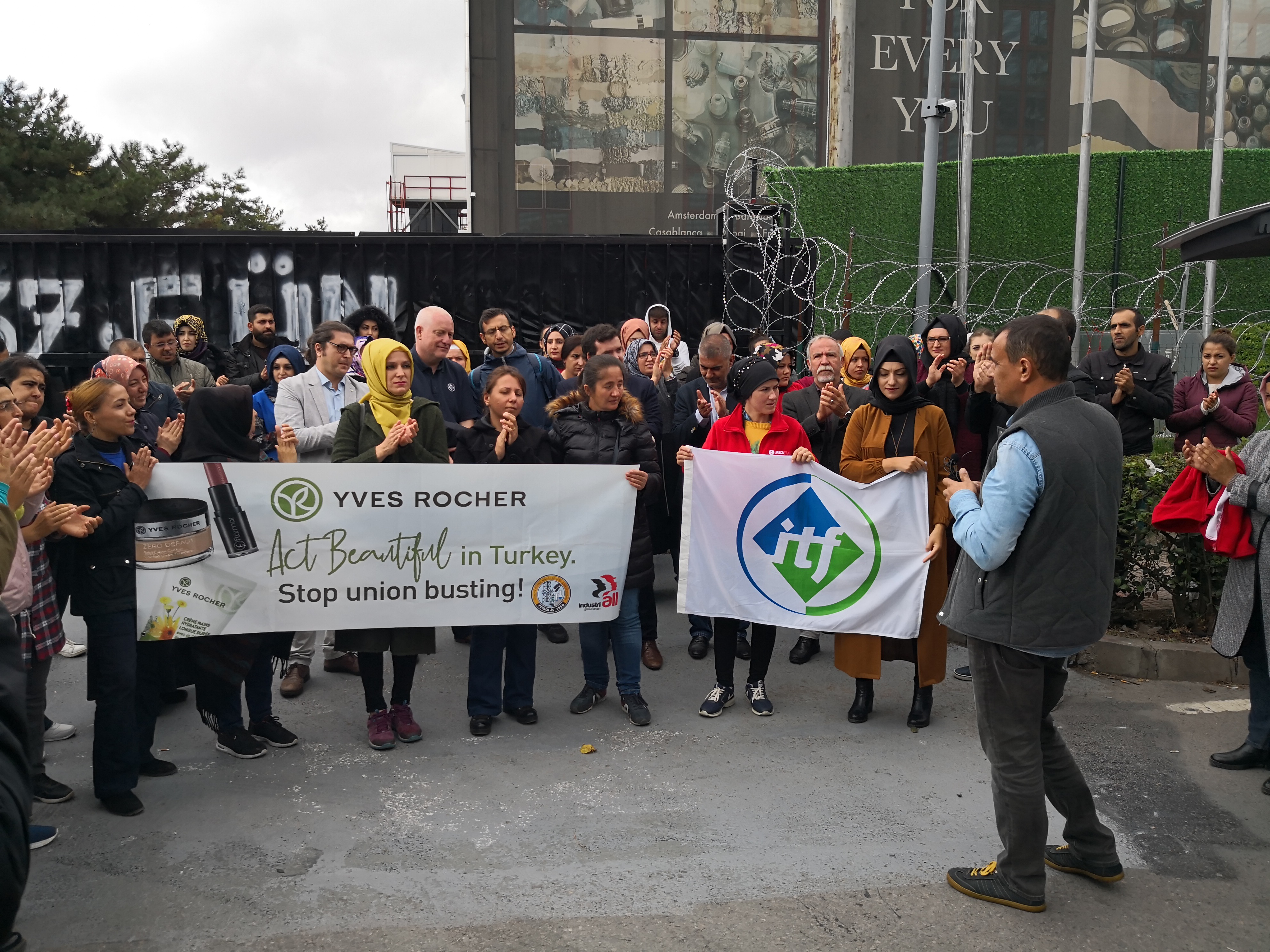 Flormar/Yves Rocher’e uluslararası dayanışma sürüyor