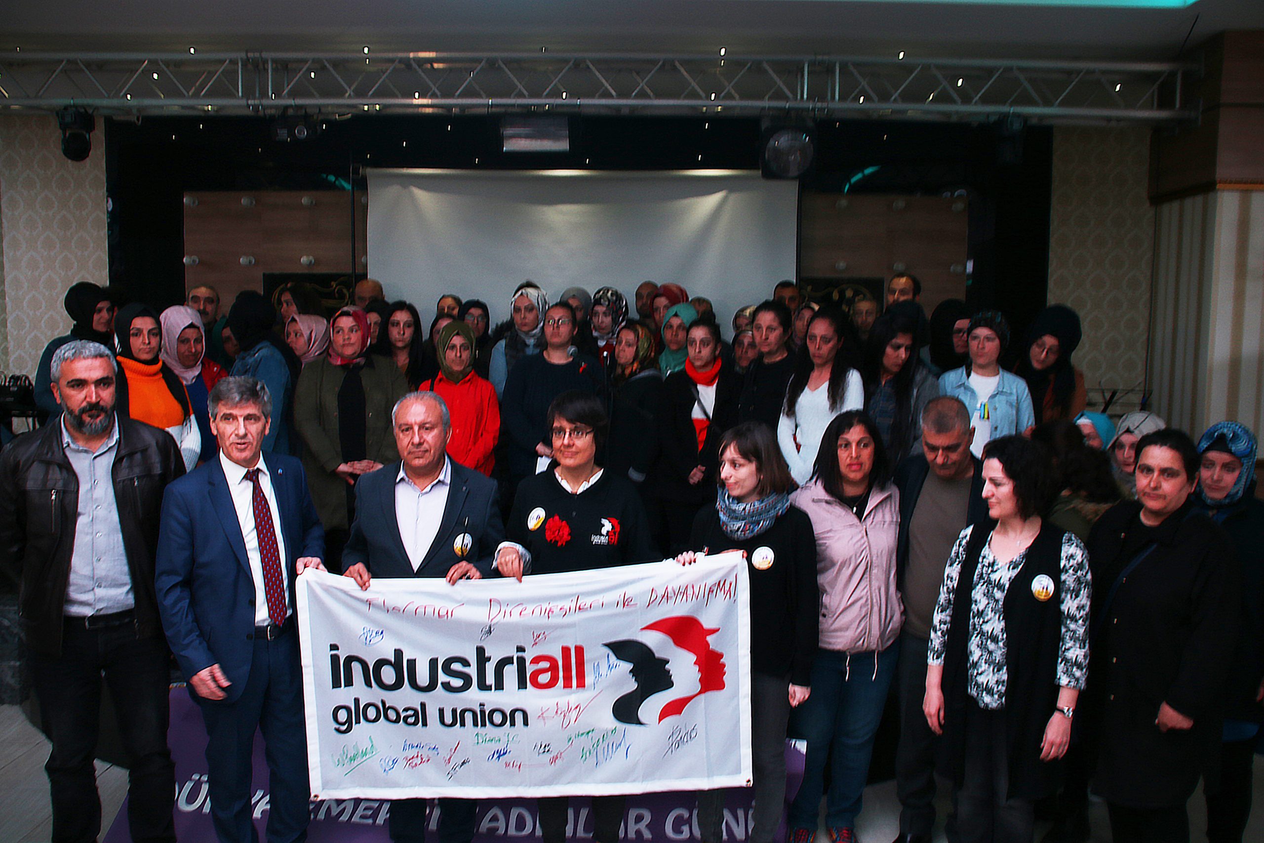 Direnişin Simgesi Flormar İşçileri Kazandı!