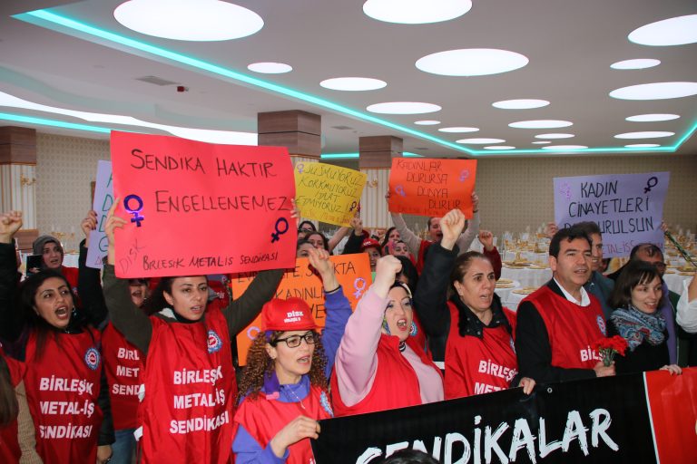 Direnişin Simgesi Flormar İşçileri Kazandı!