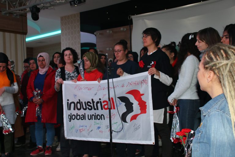 Direnişin Simgesi Flormar İşçileri Kazandı!