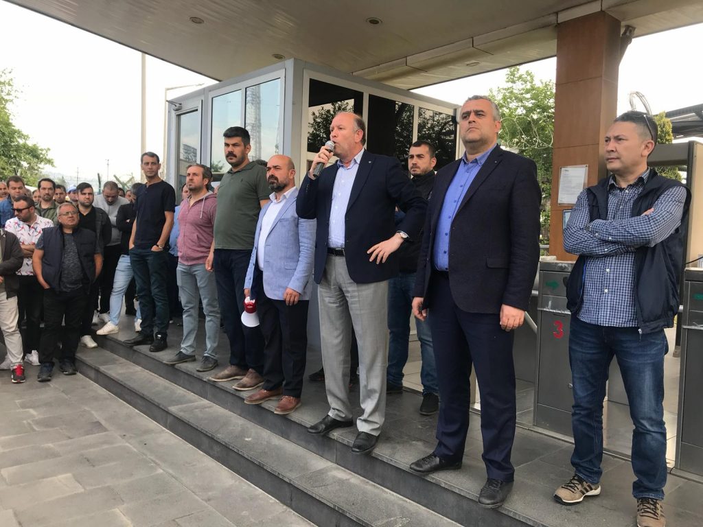 Tüpraş İşçisi Fabrikaya Kapandı
