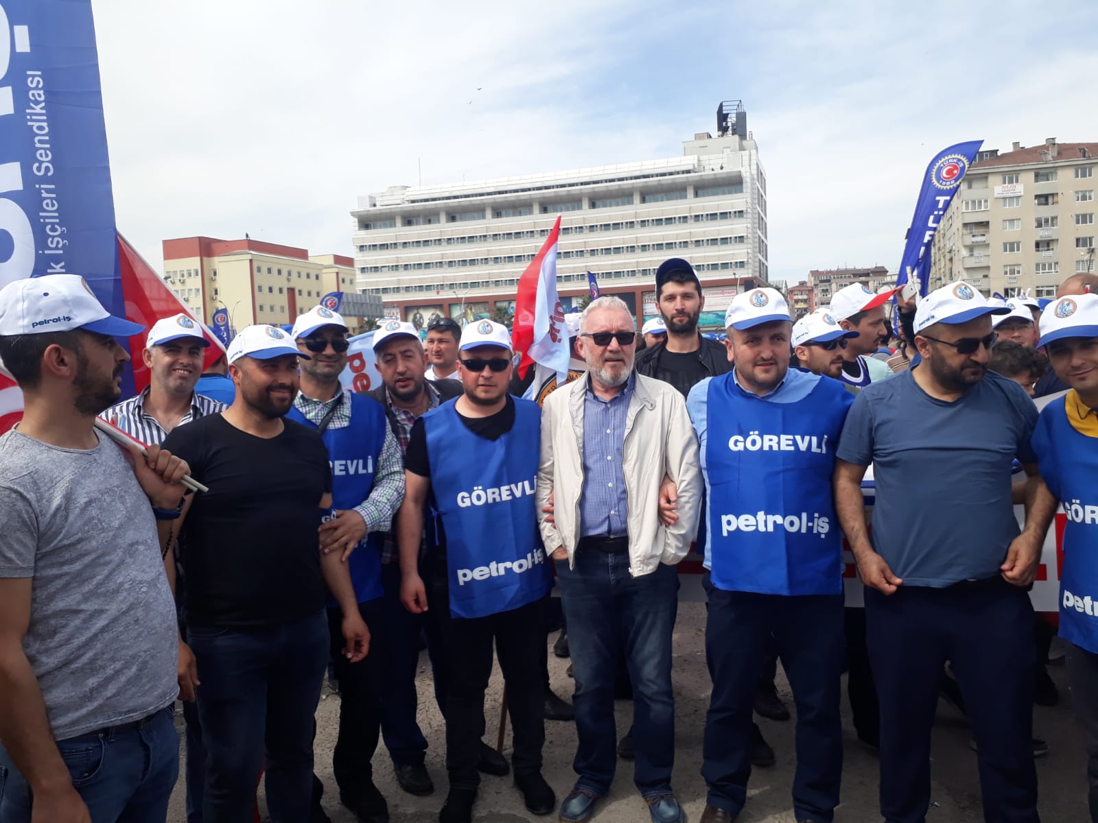 Düzce Şubemiz 1 Mayıs'ı Kocaeli, İzmit Milli İrade Meydanı’nda Kutladı
