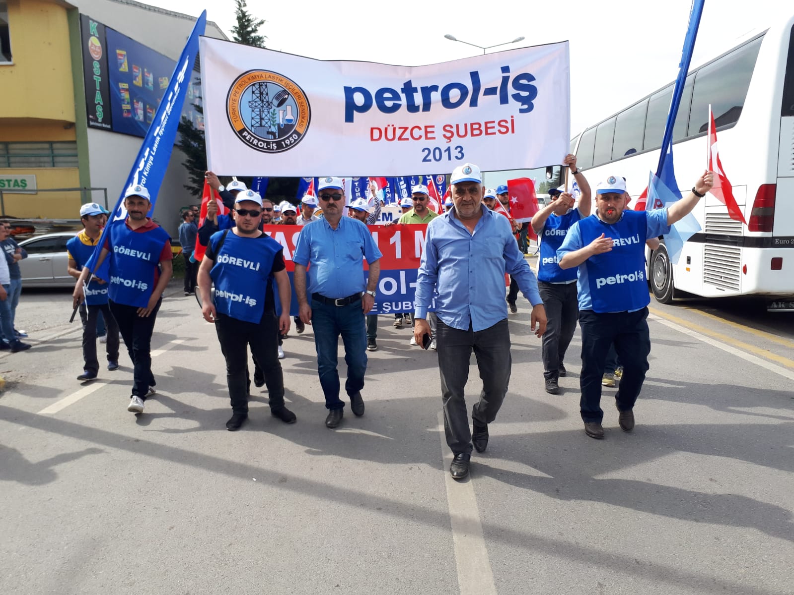 Düzce Şubemiz 1 Mayıs'ı Kocaeli, İzmit Milli İrade Meydanı’nda Kutladı