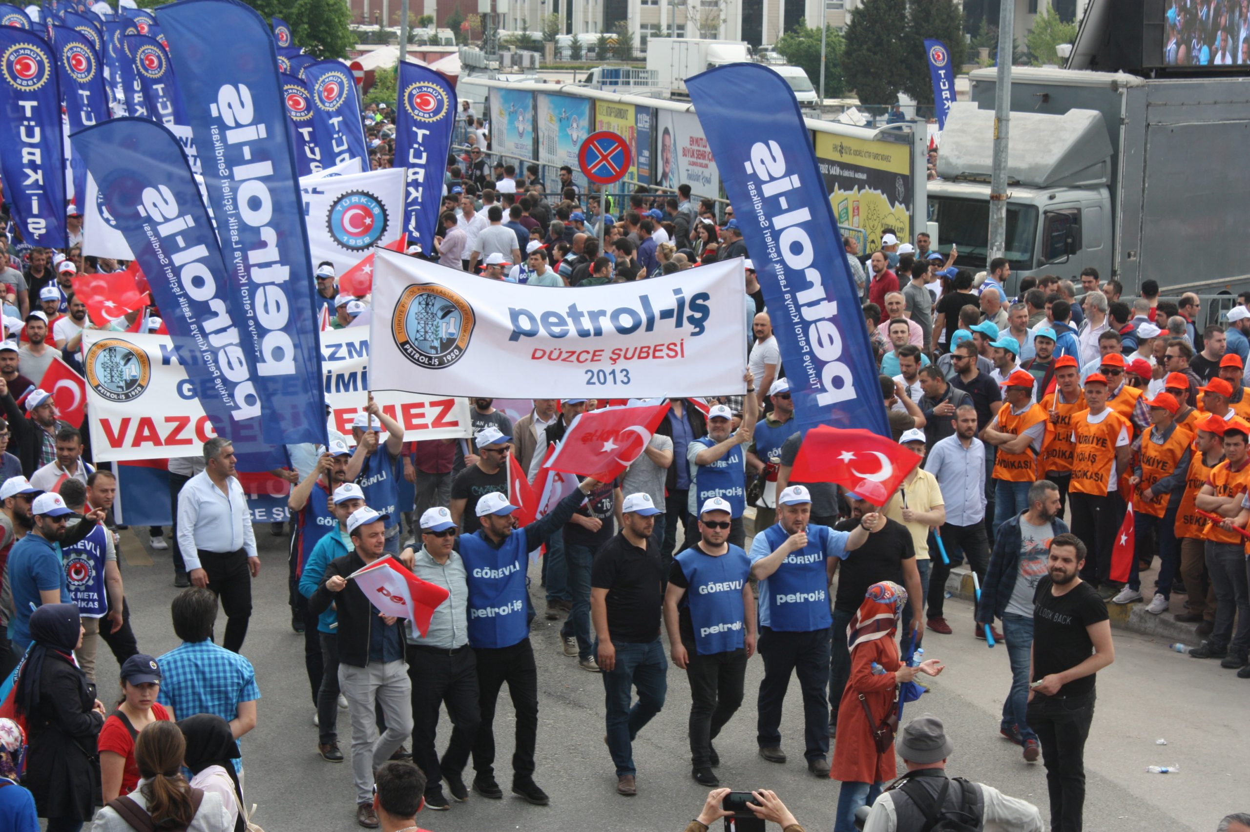 Düzce Şubemiz 1 Mayıs'ı Kocaeli, İzmit Milli İrade Meydanı’nda Kutladı