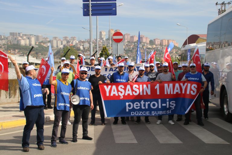 Düzce Şubemiz 1 Mayıs'ı Kocaeli, İzmit Milli İrade Meydanı’nda Kutladı