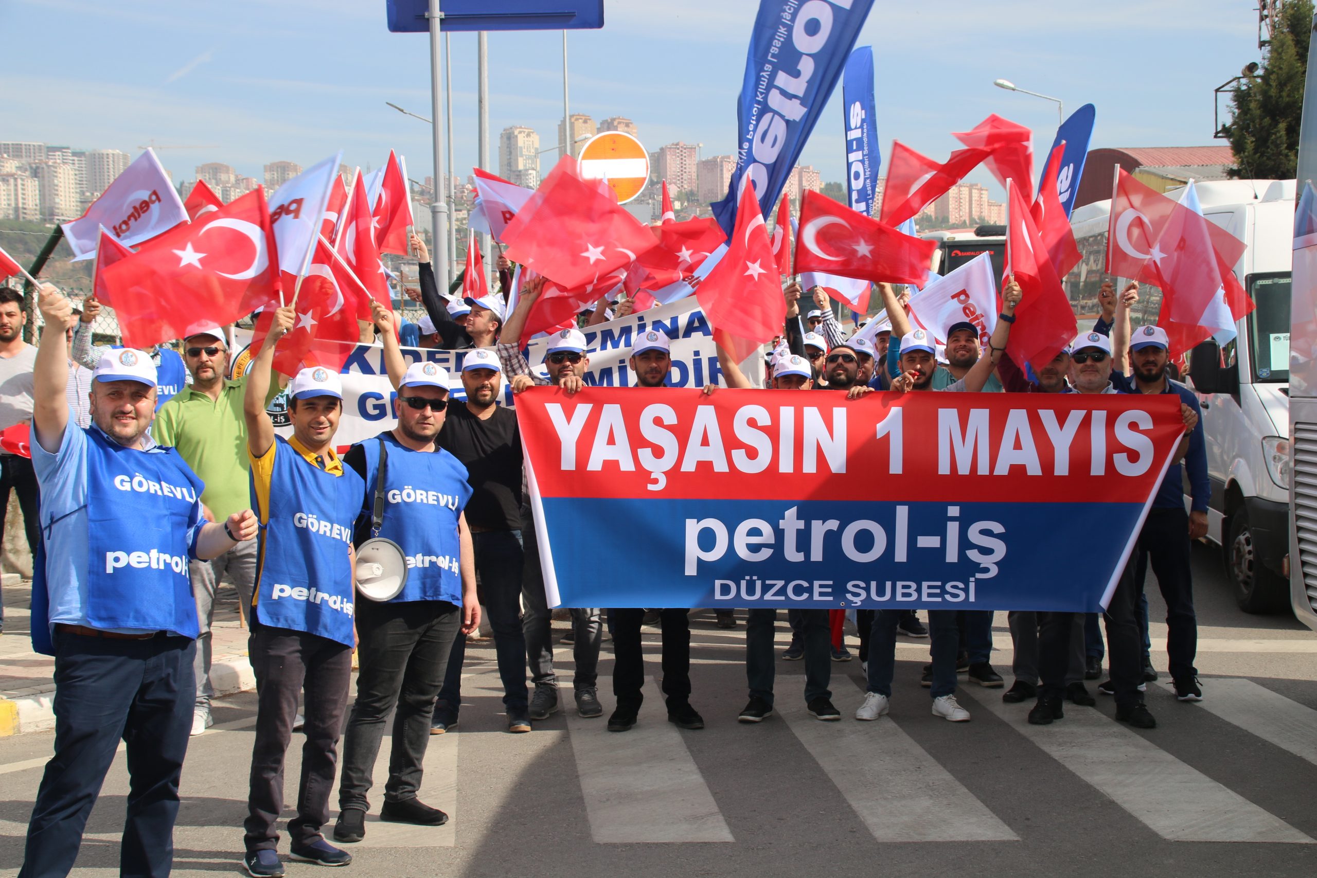 Düzce Şubemiz 1 Mayıs'ı Kocaeli, İzmit Milli İrade Meydanı’nda Kutladı