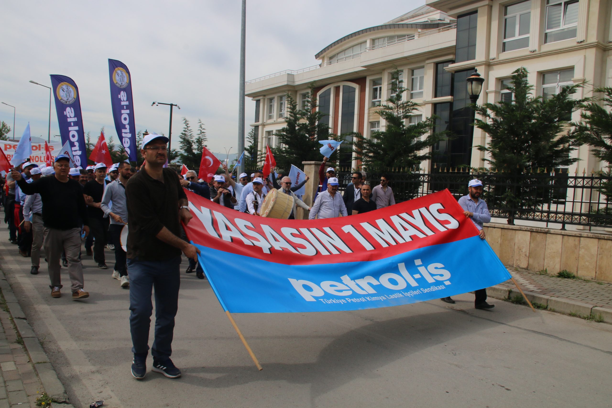 Düzce Şubemiz 1 Mayıs'ı Kocaeli, İzmit Milli İrade Meydanı’nda Kutladı