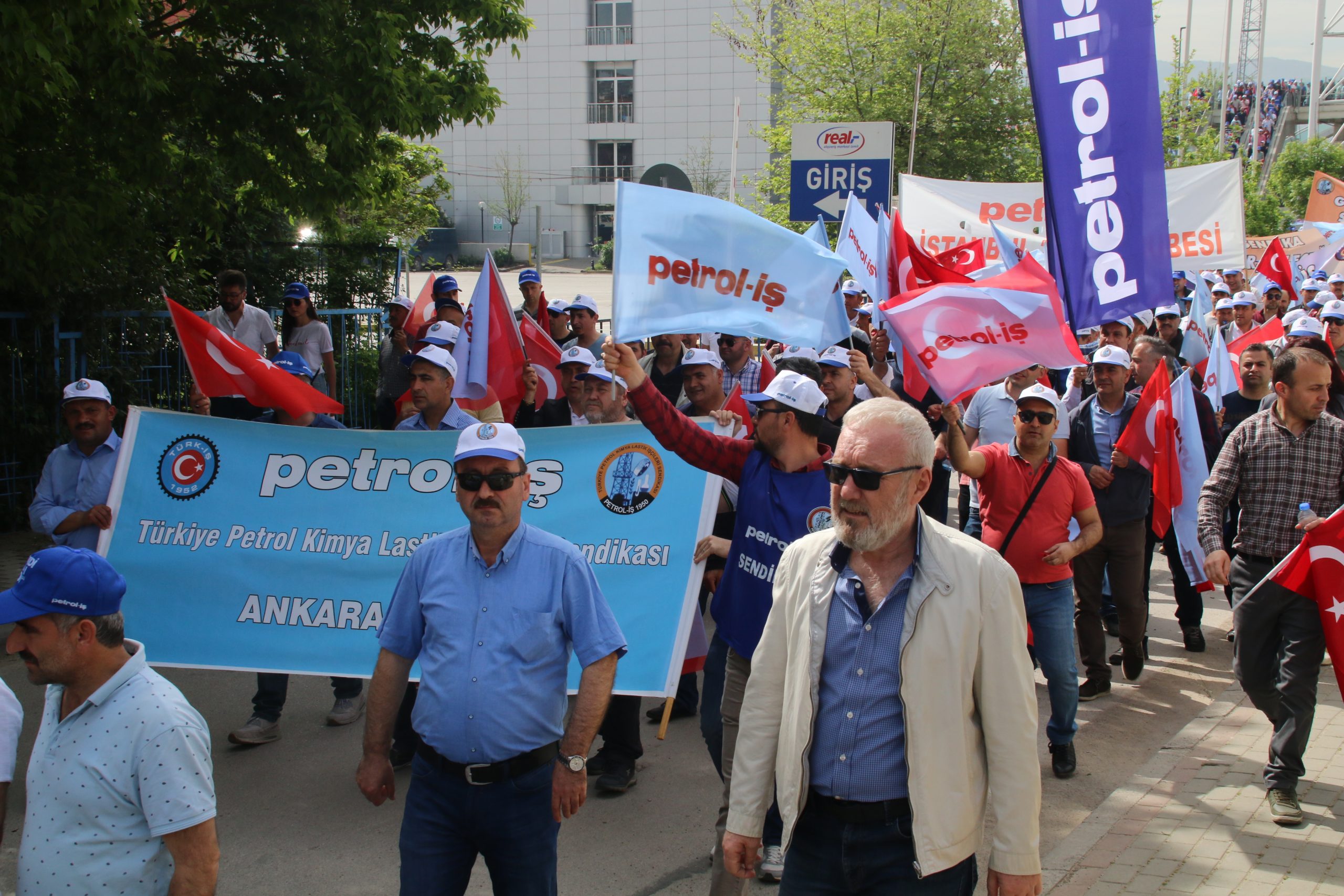 Düzce Şubemiz 1 Mayıs'ı Kocaeli, İzmit Milli İrade Meydanı’nda Kutladı