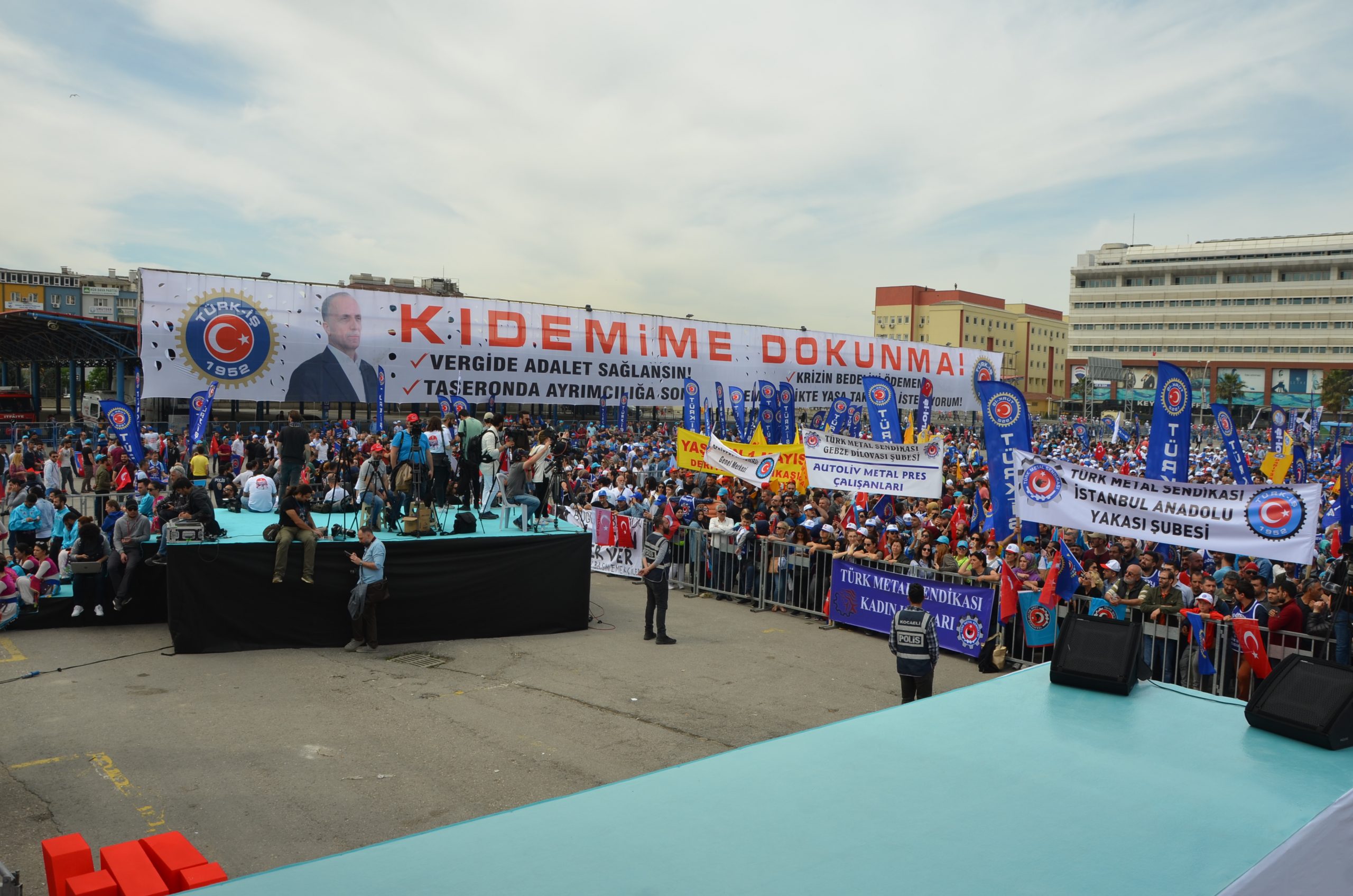 Düzce Şubemiz 1 Mayıs'ı Kocaeli, İzmit Milli İrade Meydanı’nda Kutladı