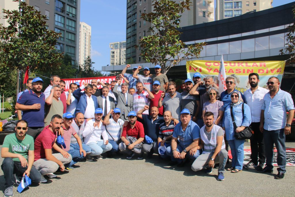 PETROL-İŞ DİRENEN CARGILL İŞÇİSİNİN YANINDA