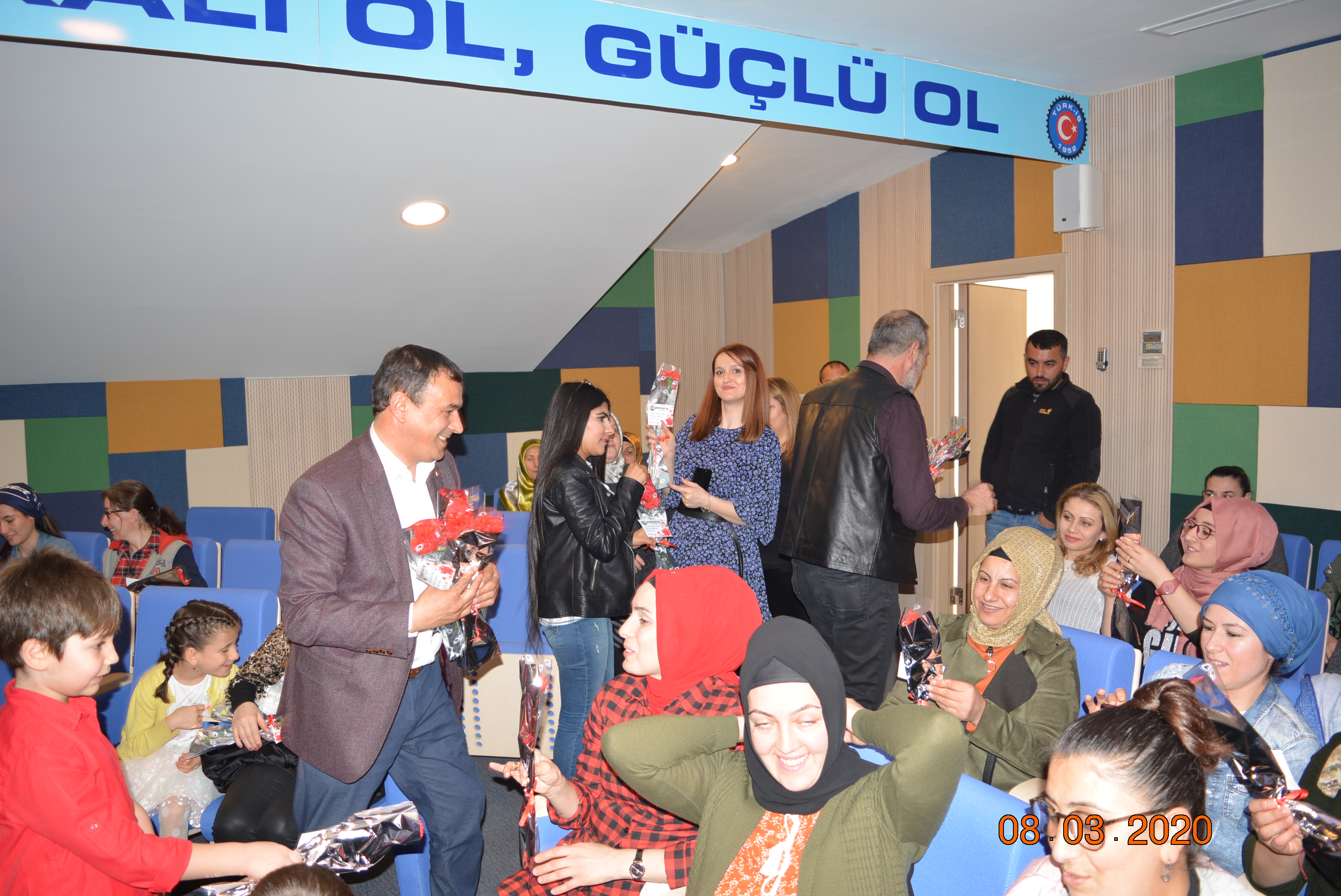 ‘Gözlerimi Kaparım Vazifemi Yaparım’a büyük ilgi