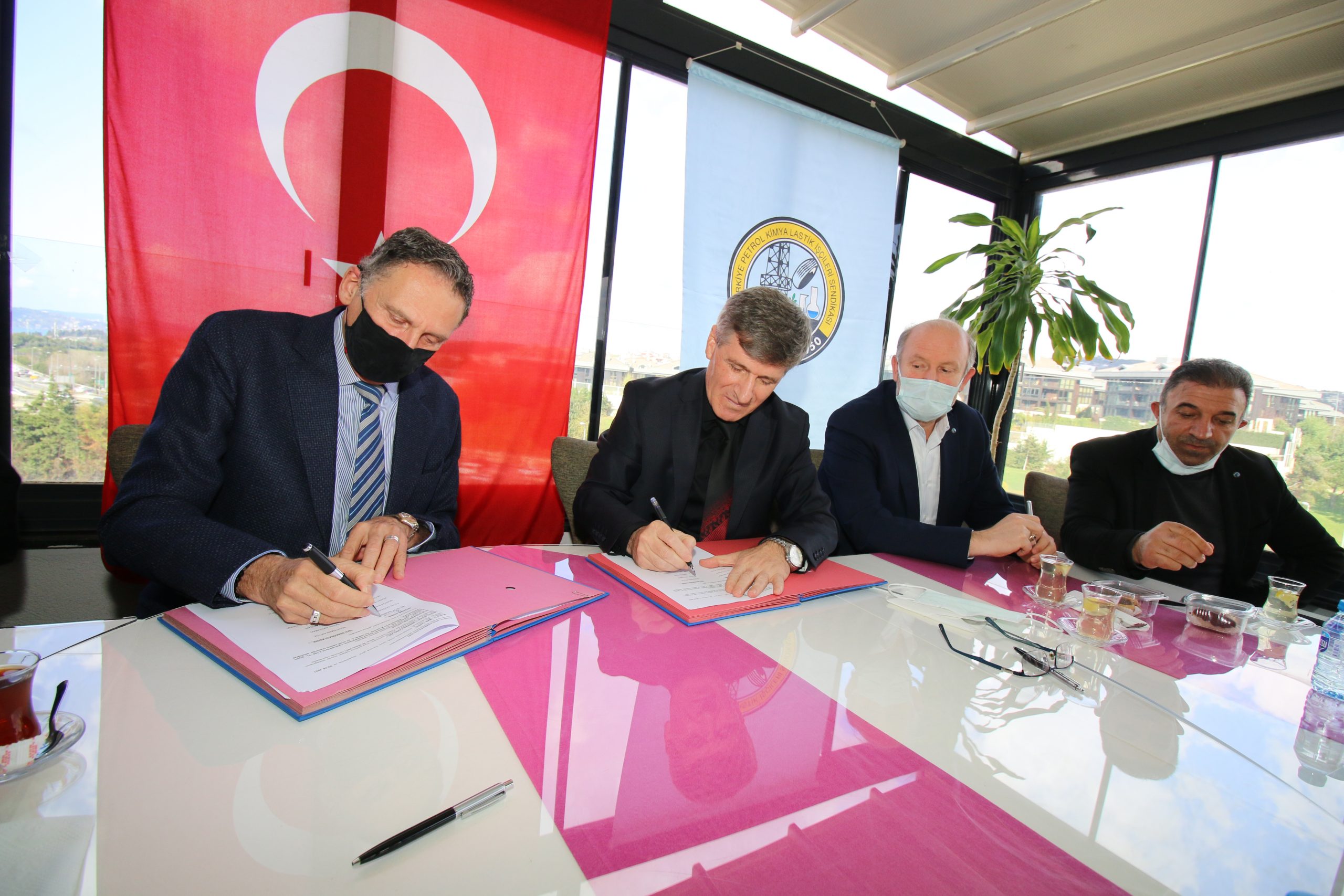 Ege Kimya ve Egesil Kimya İşyerinde TİS İmzalandı